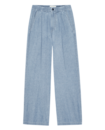 The Sawyer Pant in Boiler Wash by THE GREAT. PF25—featuring a wide-leg cut, elastic waistband, side pockets, front pleats, and button closure—offers a laid-back denim look ideal for casual collections.