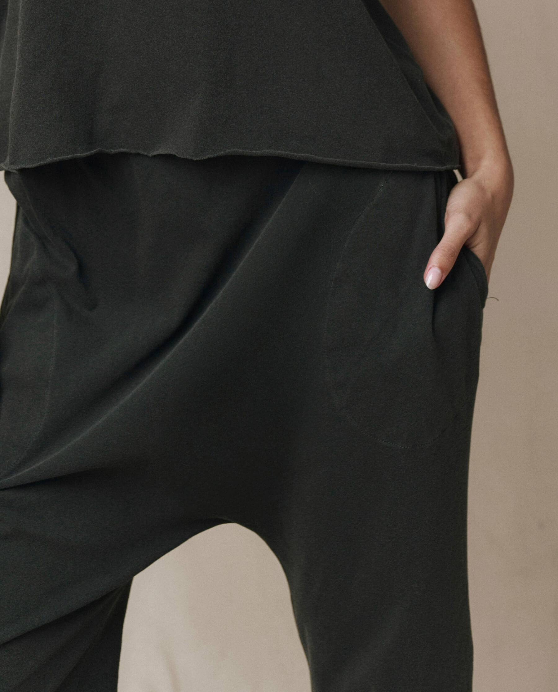 パンツ N/07 medium jersey curved cropped pants The Jersey Crop. - Washed Black - THE GREAT. – The Great.