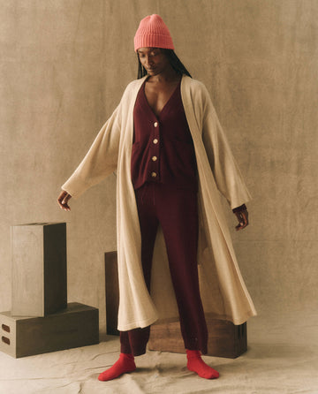 The Sweater Robe. -- Oat ROBE THE GREAT. HOL 22 D2 CASHMERE
