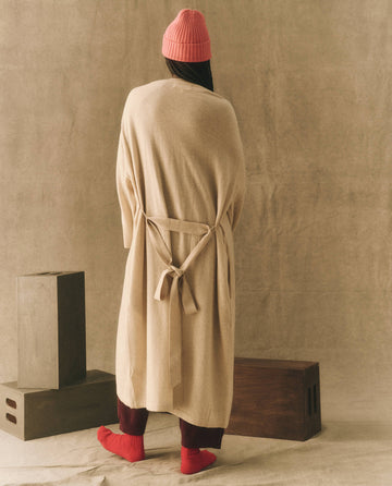 The Sweater Robe. -- Oat ROBE THE GREAT. HOL 22 D2 CASHMERE