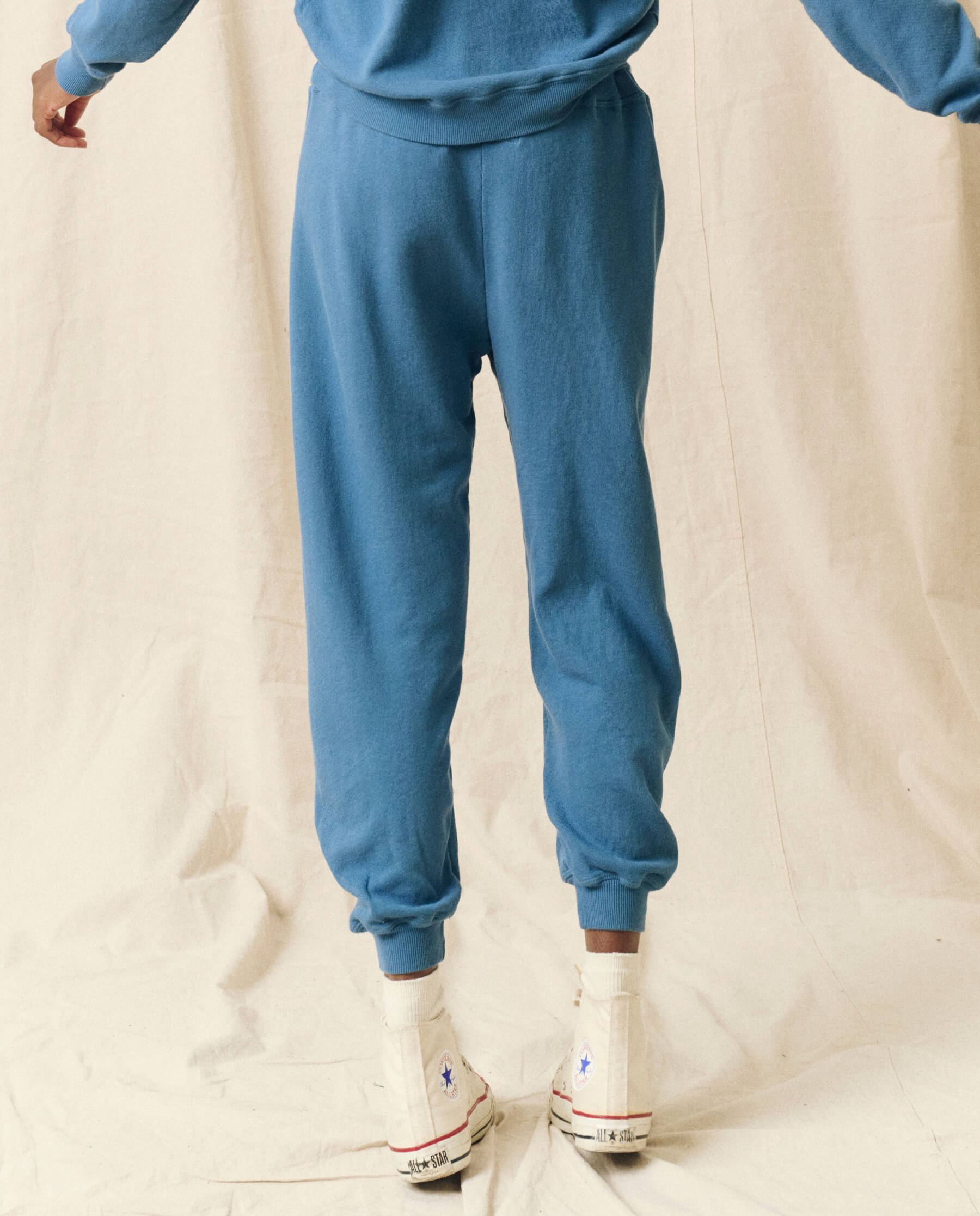 The Cropped Sweatpant. Solid -- Glacier Blue SWEATPANTS THE GREAT. HOL 23 KNITS