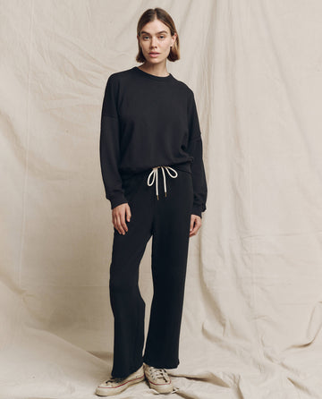 The Lap Sweatpant. Solid -- Almost Black SWEATPANTS THE GREAT. FALL 24 KNITS