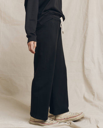 The Lap Sweatpant. Solid -- Almost Black SWEATPANTS THE GREAT. FALL 24 KNITS