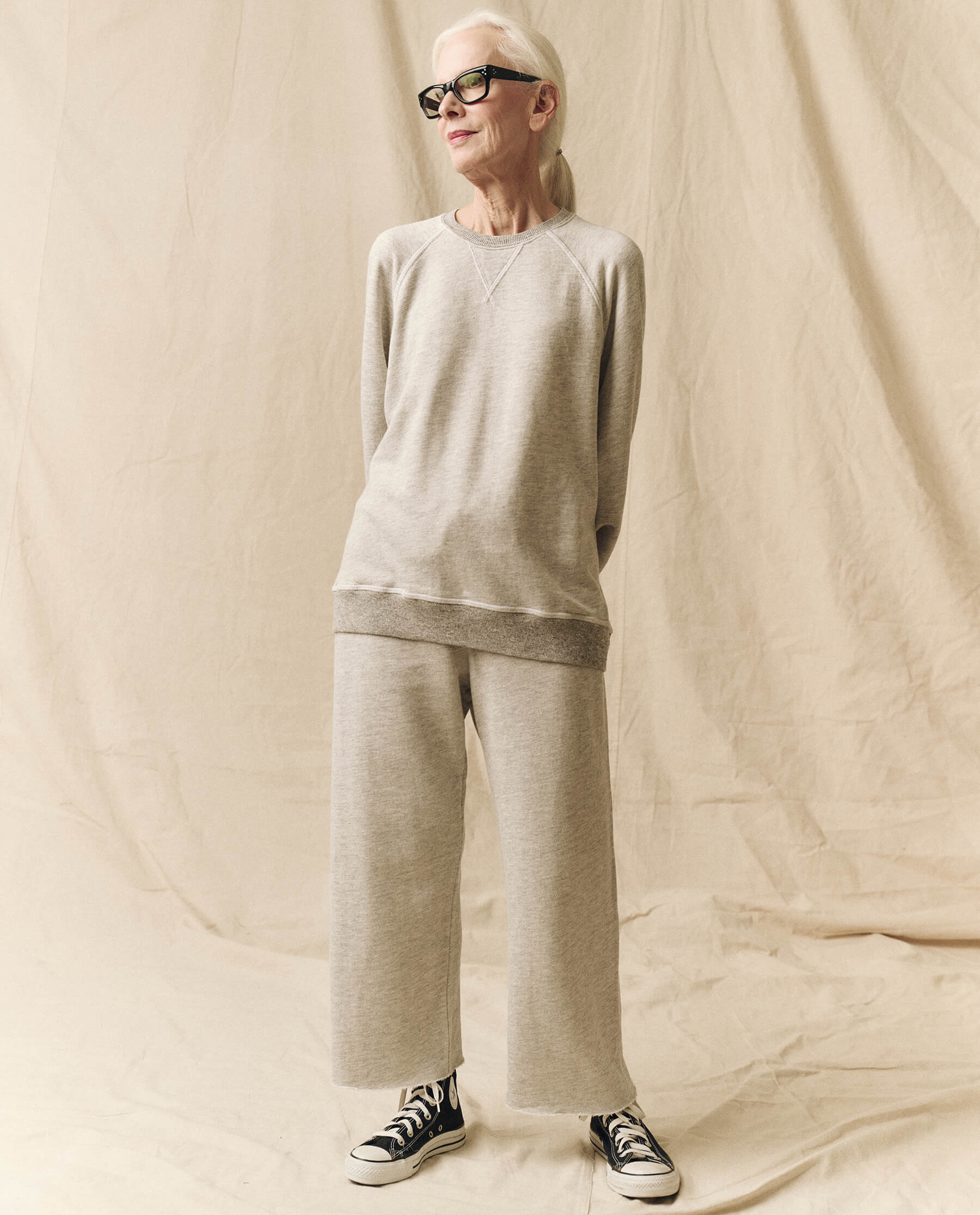 The Wide Leg Cropped Sweatpant. -- Soft Heather Grey SWEATPANTS THE GREAT. FALL 23 SOFT HEATHER GREY