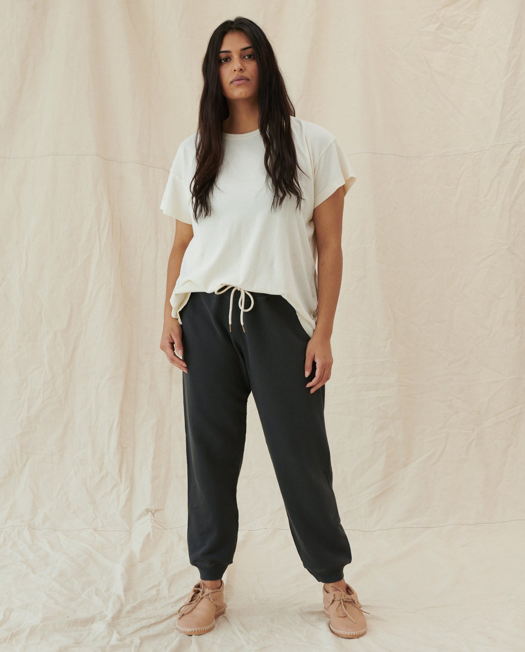 The Cropped Sweatpant. Solid -- Washed Black SWEATPANTS THE GREAT. CORE KNITS
