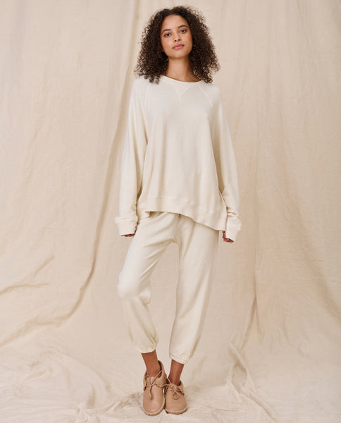 http://thisisthegreat.com/cdn/shop/products/the-slouch-sweatshirt-washed-white-2_grande.jpg?v=1631574933