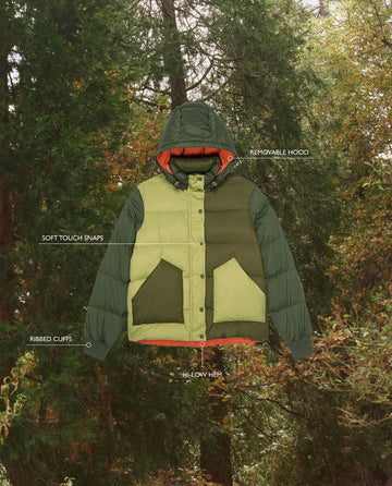 The Polar Puffer—Army Colorblock by THE GREAT. F25 TGO—is made with recycled materials and PrimaLoft Black Thermo Plume insulation. It features a removable hood, soft touch snaps, ribbed cuffs, and a bellow hem.