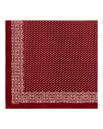 Introducing THE GREAT. F26 BIG BANDANA—The Big Bandana in a rich maroon shade, designed with a crisp white paisley border and delicate white floral motifs across the center. This classic cotton accessory elevates any outfit, whether worn as a timeless scarf or a unique maroon shawl accent.