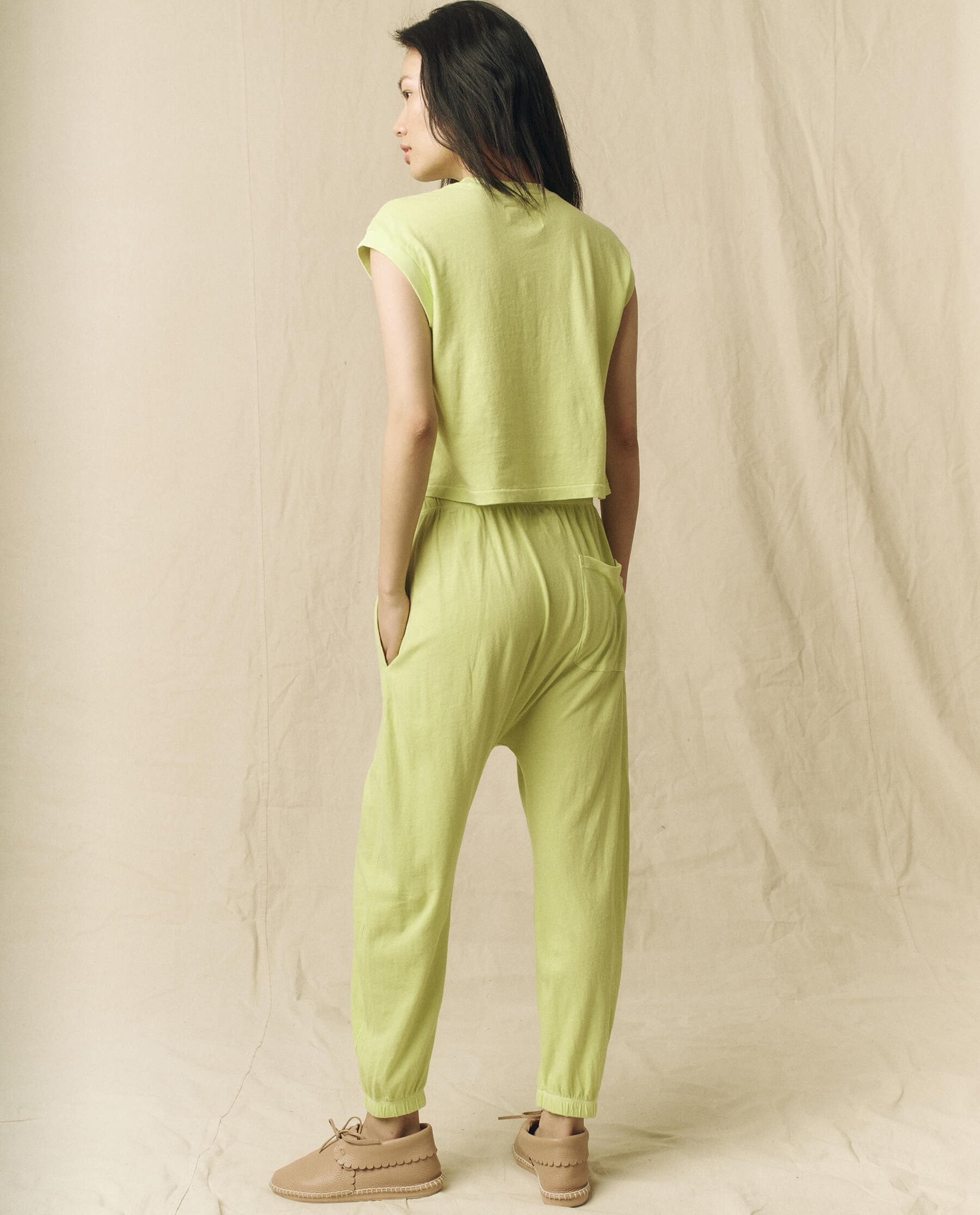The Jersey Jogger Pant. -- Lime Zest SWEATPANTS THE GREAT. SU23 KNITS