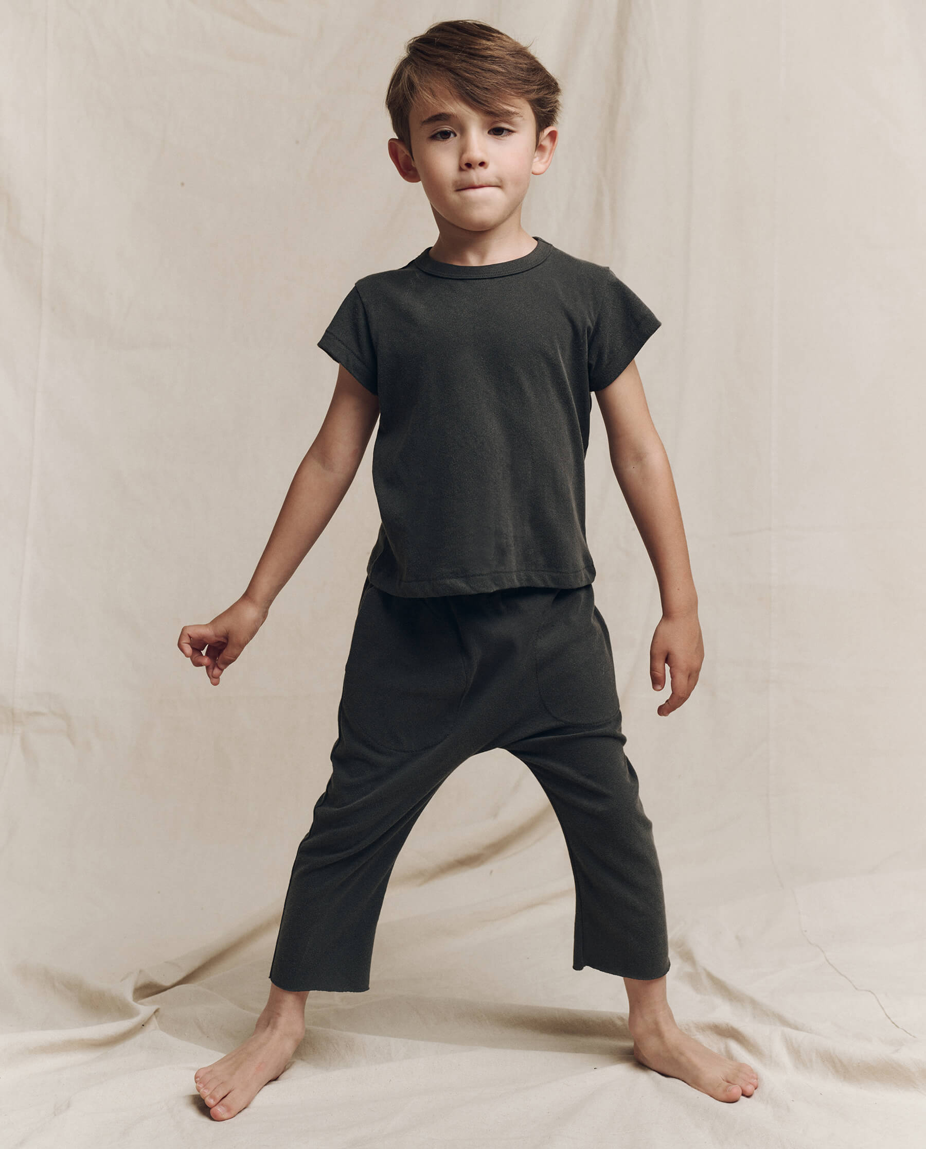 The Little Jersey Crop. Solid -- Washed Black SWEATPANTS THE GREAT. FALL 24 LITTLE