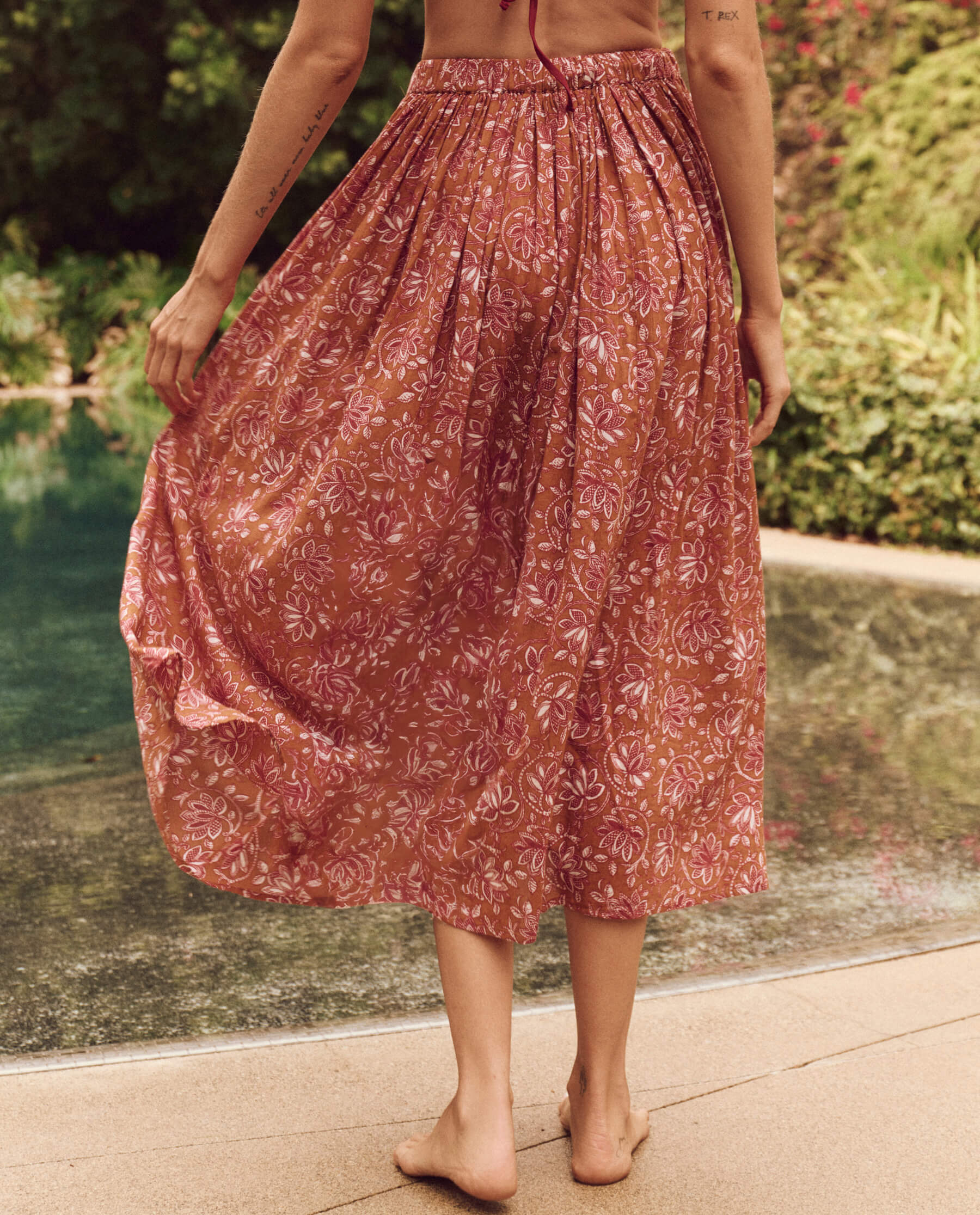 The Ripple Skirt. -- Golden Sand Oasis Floral COVER-UP SKIRTS THE GREAT. SP24 SWIM