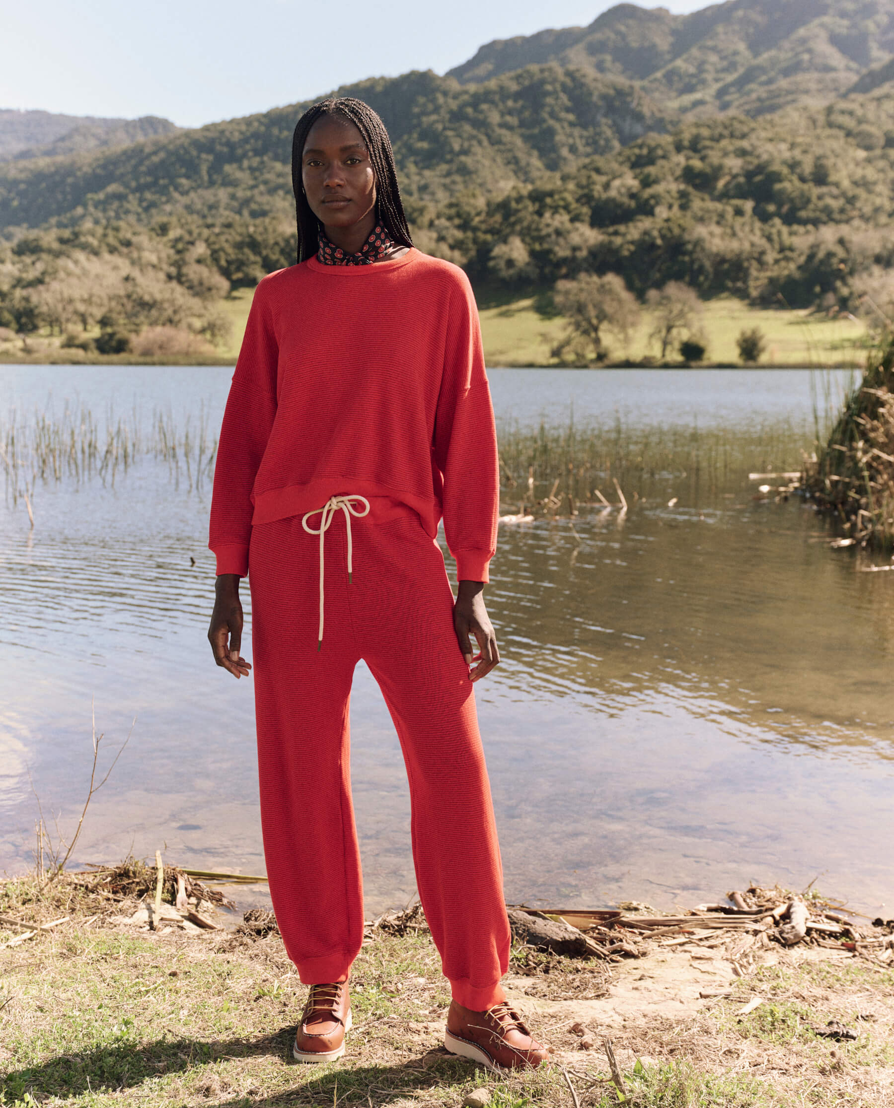 The Teammate Sweatshirt. Novelty -- Hot Red Overdyed Stripe SWEATSHIRTS THE GREAT. FALL 24 D1