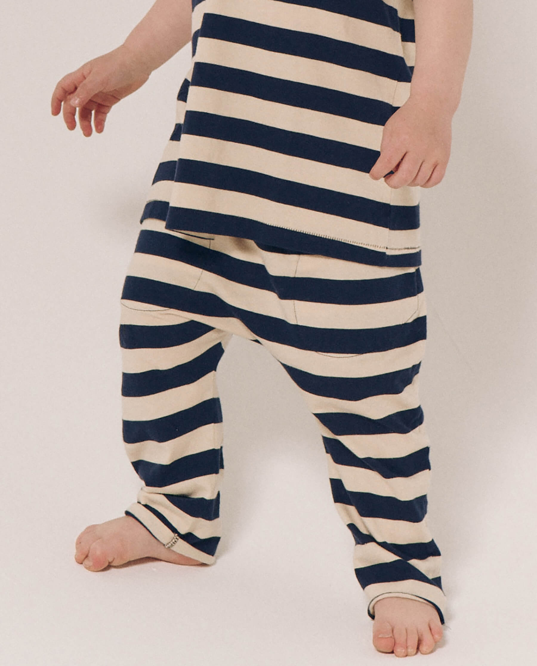 The Little Jersey Crop. Novelty -- Navy and Cream Scholar Stripe SWEATPANTS THE GREAT. PS24 LITTLE