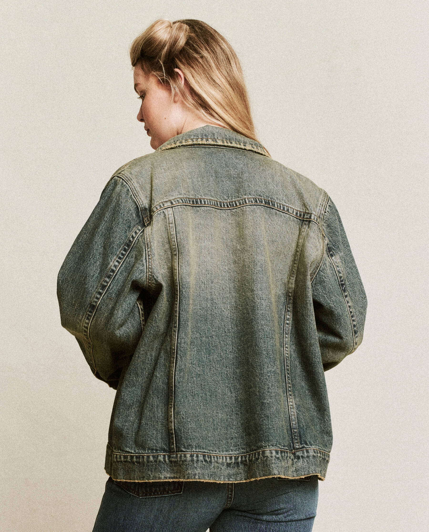 The Slouchy Jean Jacket. -- Cargo Wash JACKET THE GREAT. FALL 23 AUGUST CAP