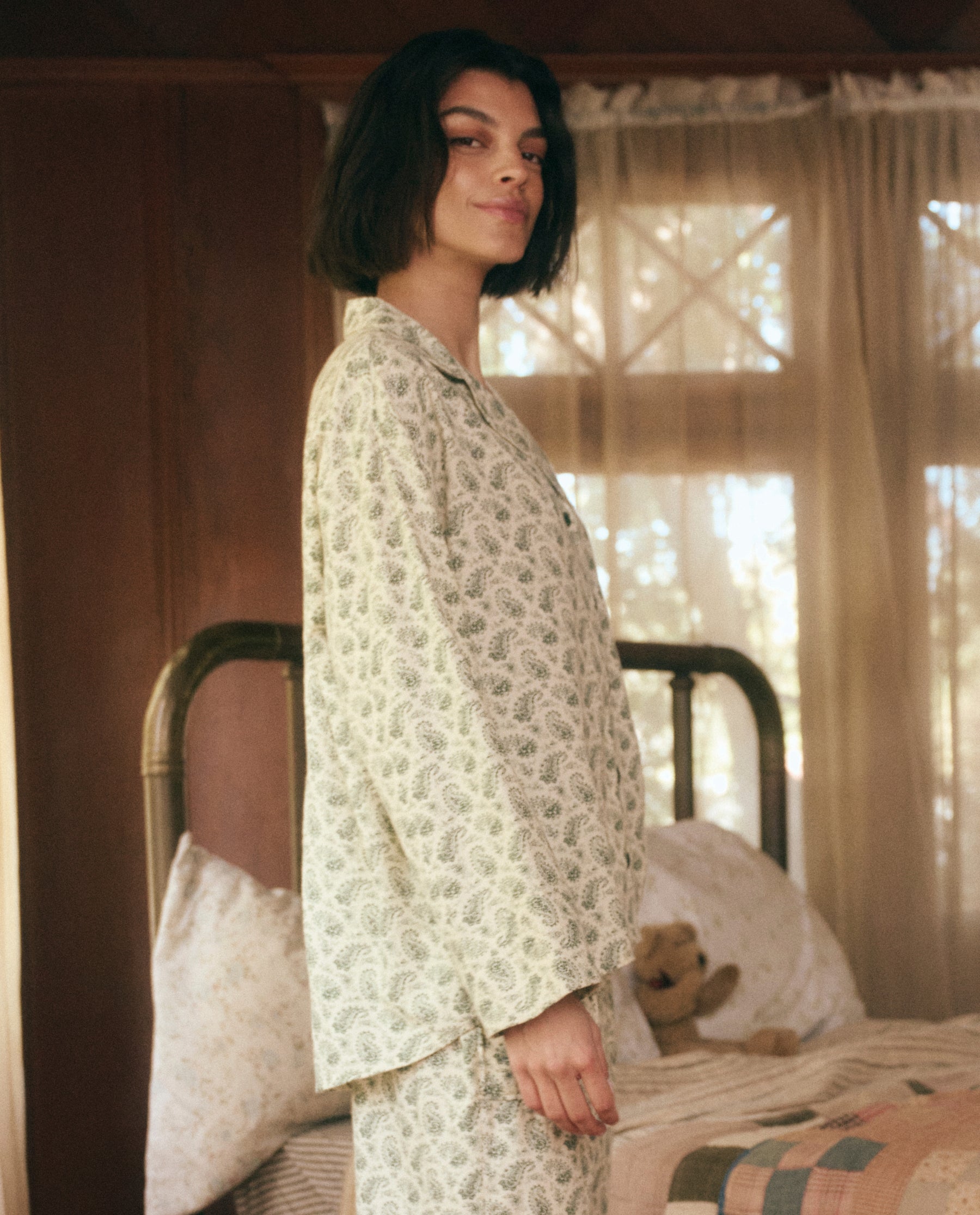 The Pajama Top. -- Washed White with Pine Vintage Paisley SLEEP TOP THE GREAT. HOL 23 SLEEP SALE
