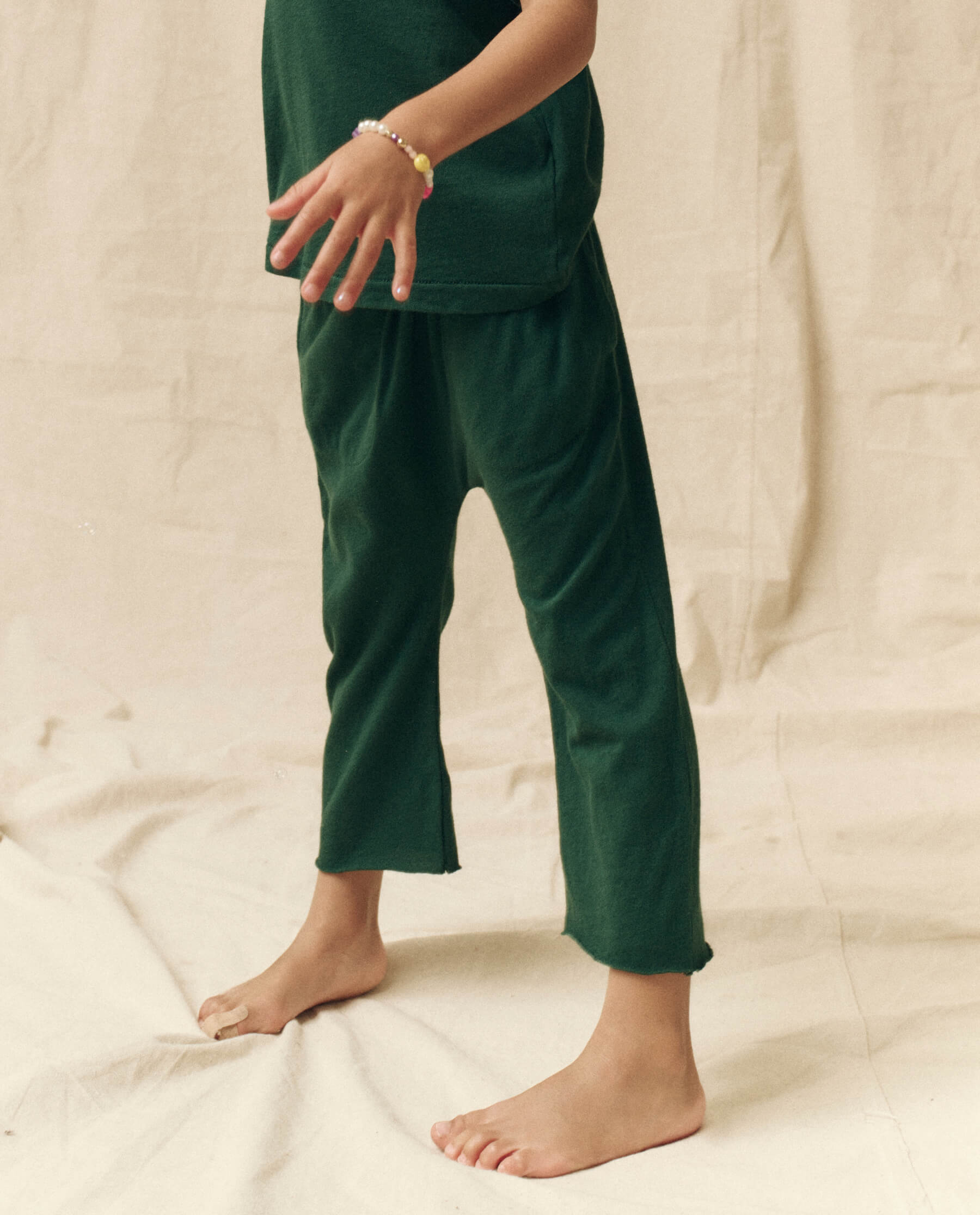 The Little Jersey Crop. Solid -- Green Grove SWEATPANTS THE GREAT. FALL 23 LITTLE