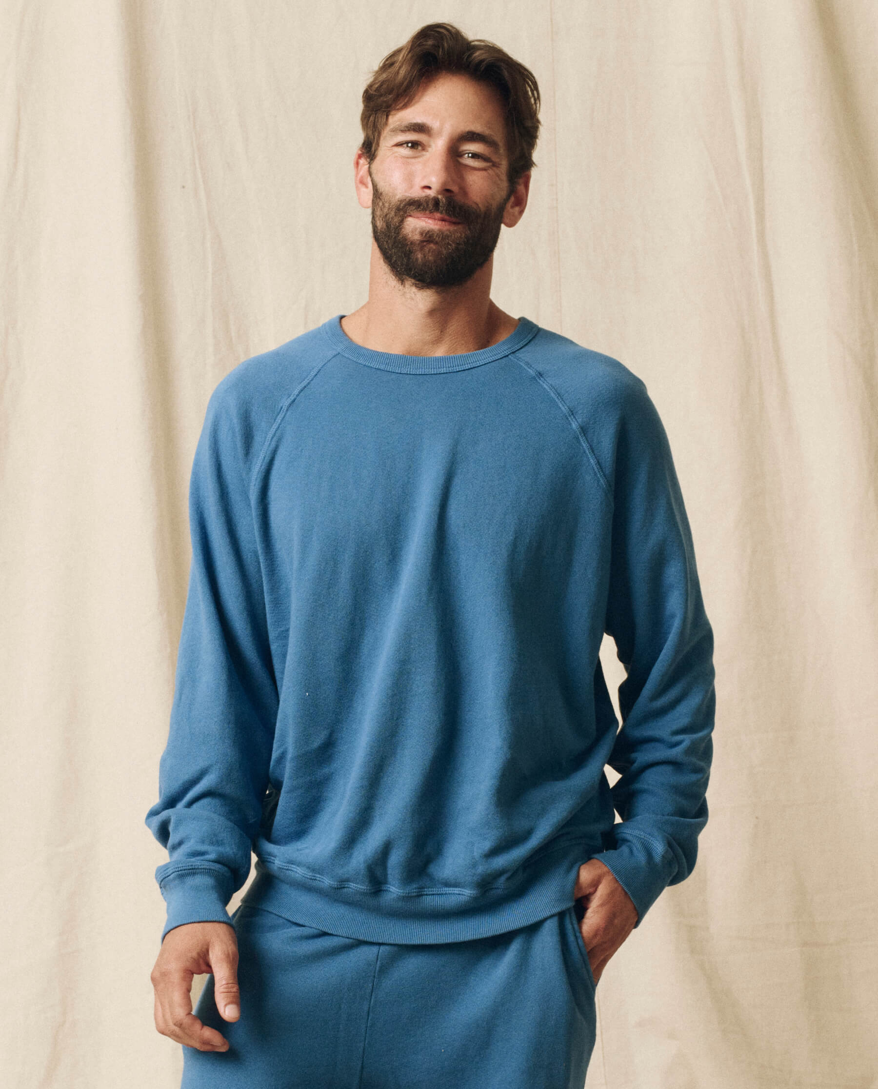 The Men's College Sweatshirt. Solid -- Glacier Blue SWEATSHIRTS THE GREAT. HOL 23 MEN