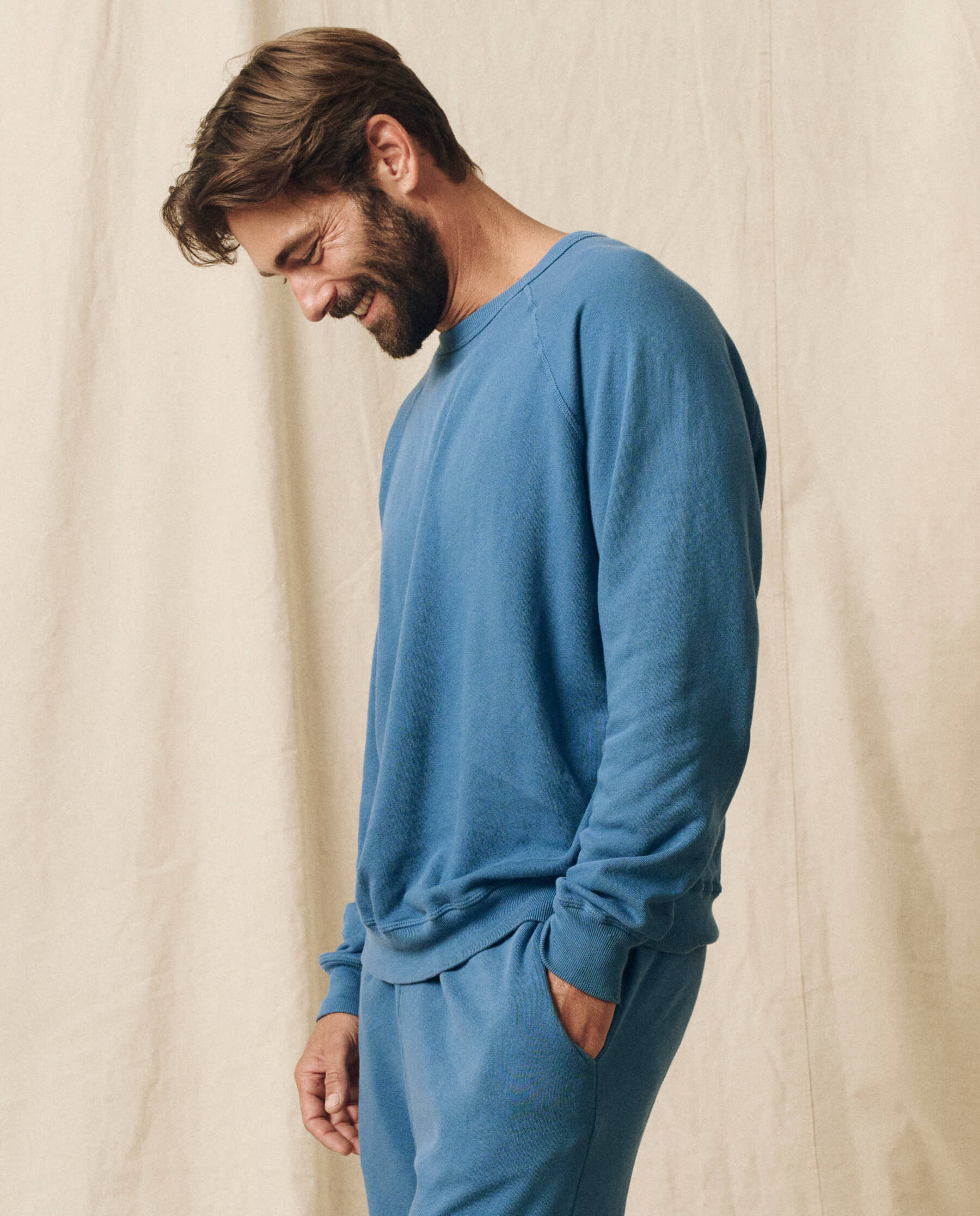 The Men's College Sweatshirt. Solid -- Glacier Blue SWEATSHIRTS THE GREAT. HOL 23 MEN