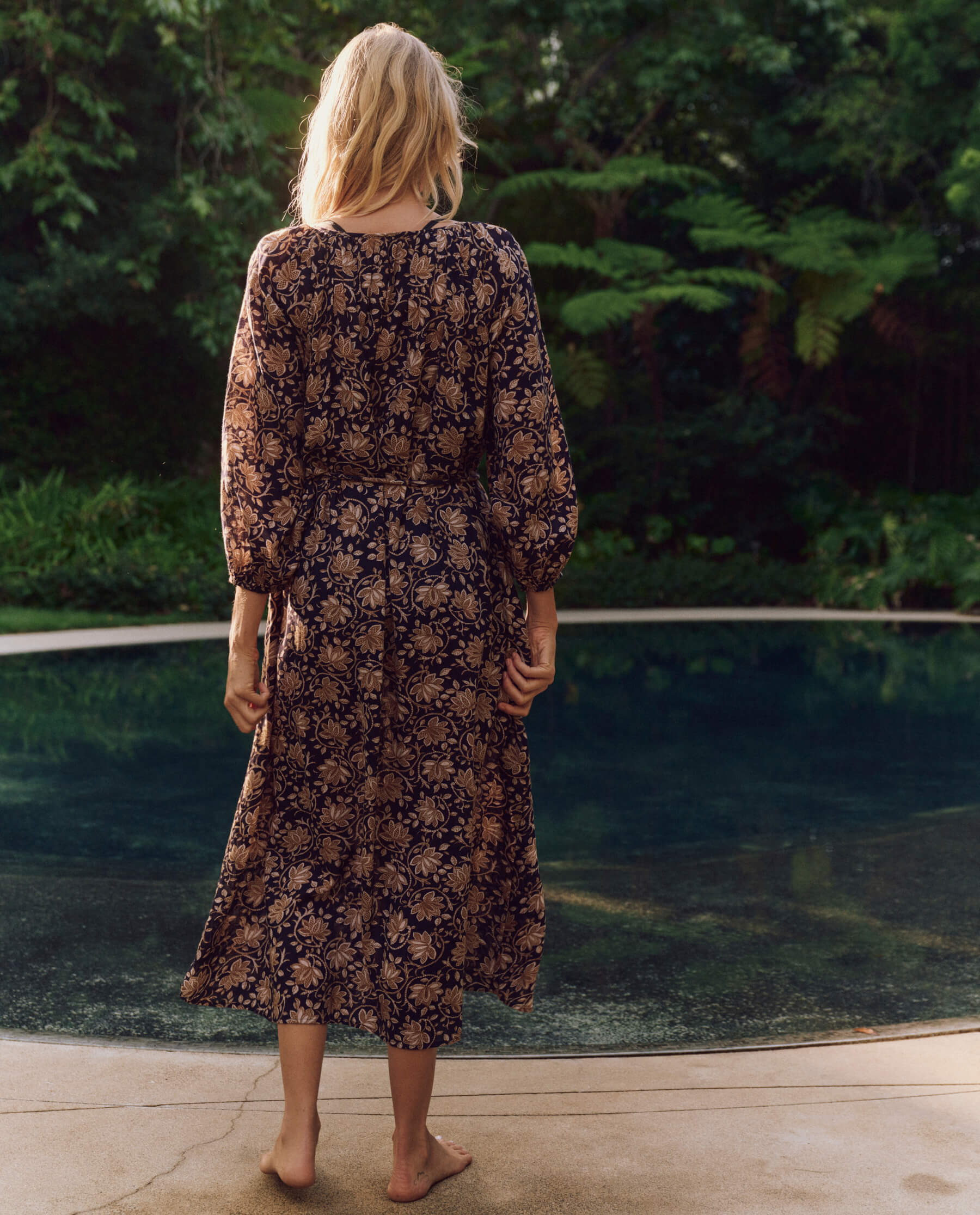 The Shoreline Cover-Up. -- Black Oasis Floral COVER-UP DRESSES THE GREAT. SP24 SWIM