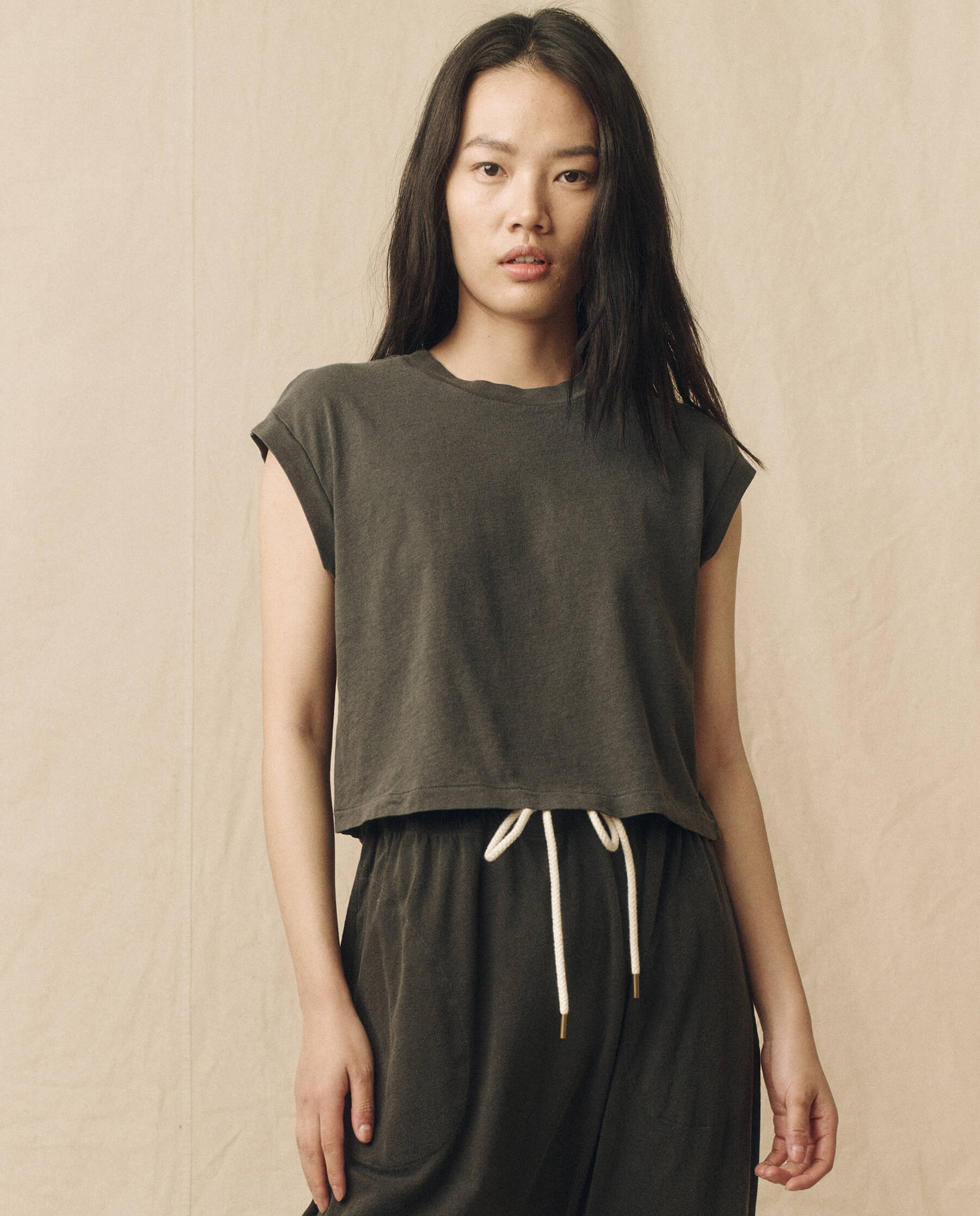 The Square Tee. -- Washed Black TEES THE GREAT. SU23 CORE KNITS