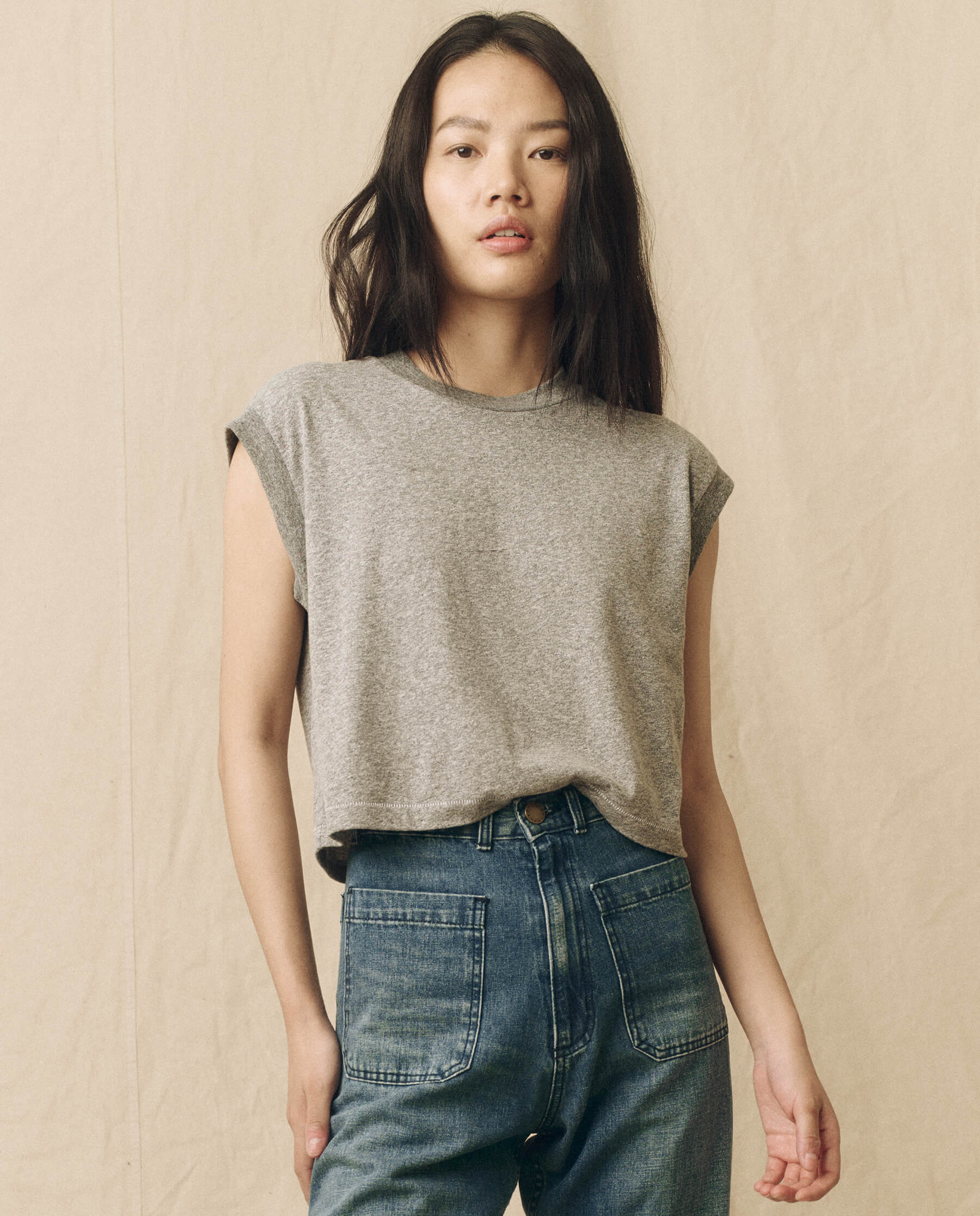 The Square Tee. -- Heather Grey TEES THE GREAT. SU23 CORE KNITS
