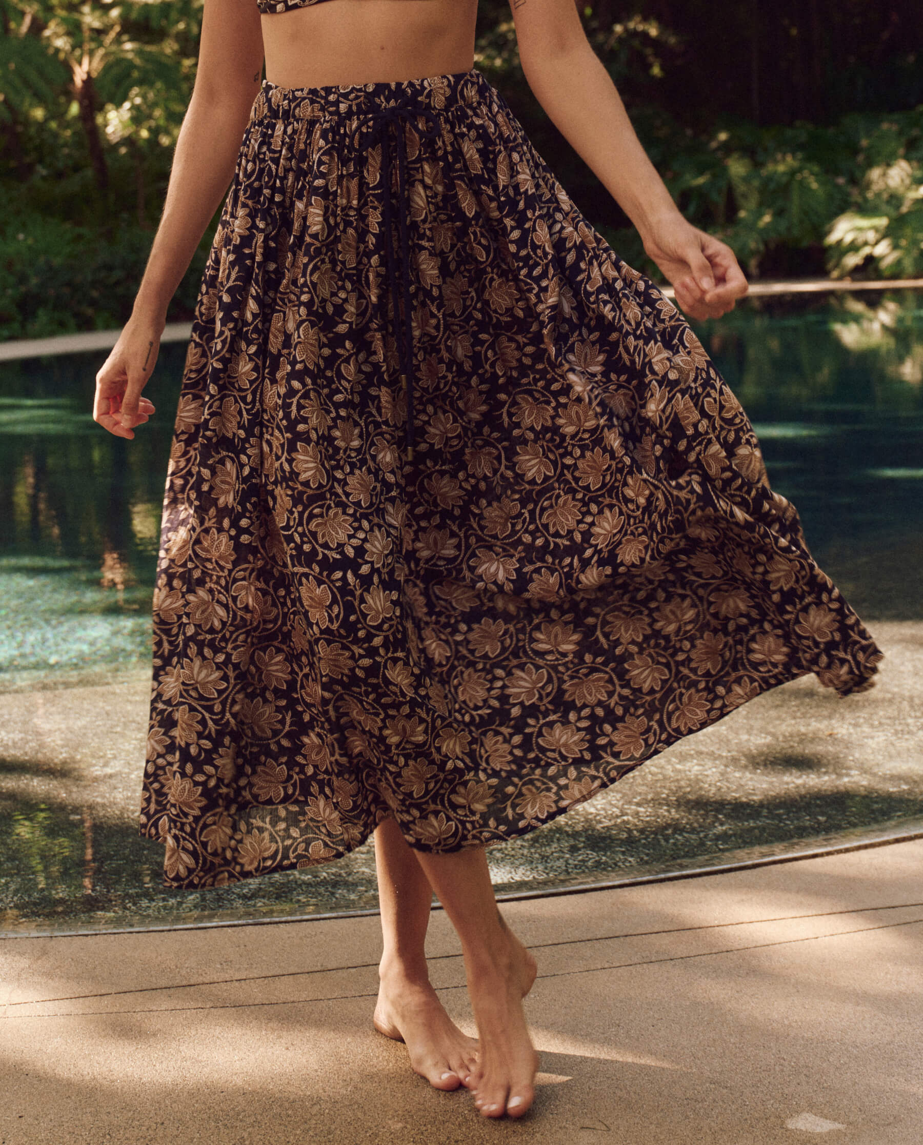 The Ripple Skirt. -- Black Oasis Floral COVER-UP SKIRTS THE GREAT. SP24 SWIM