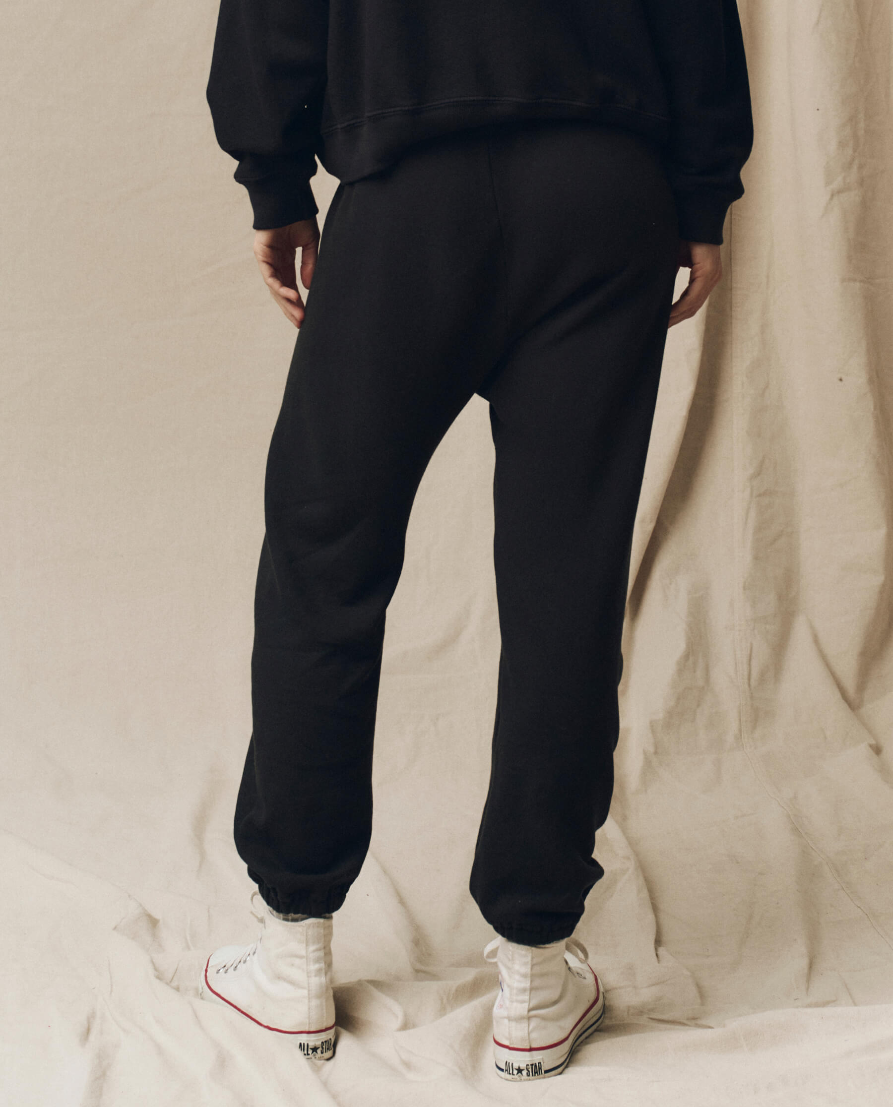 The Stadium Sweatpant. Solid -- ALMOST BLACK – The Great.