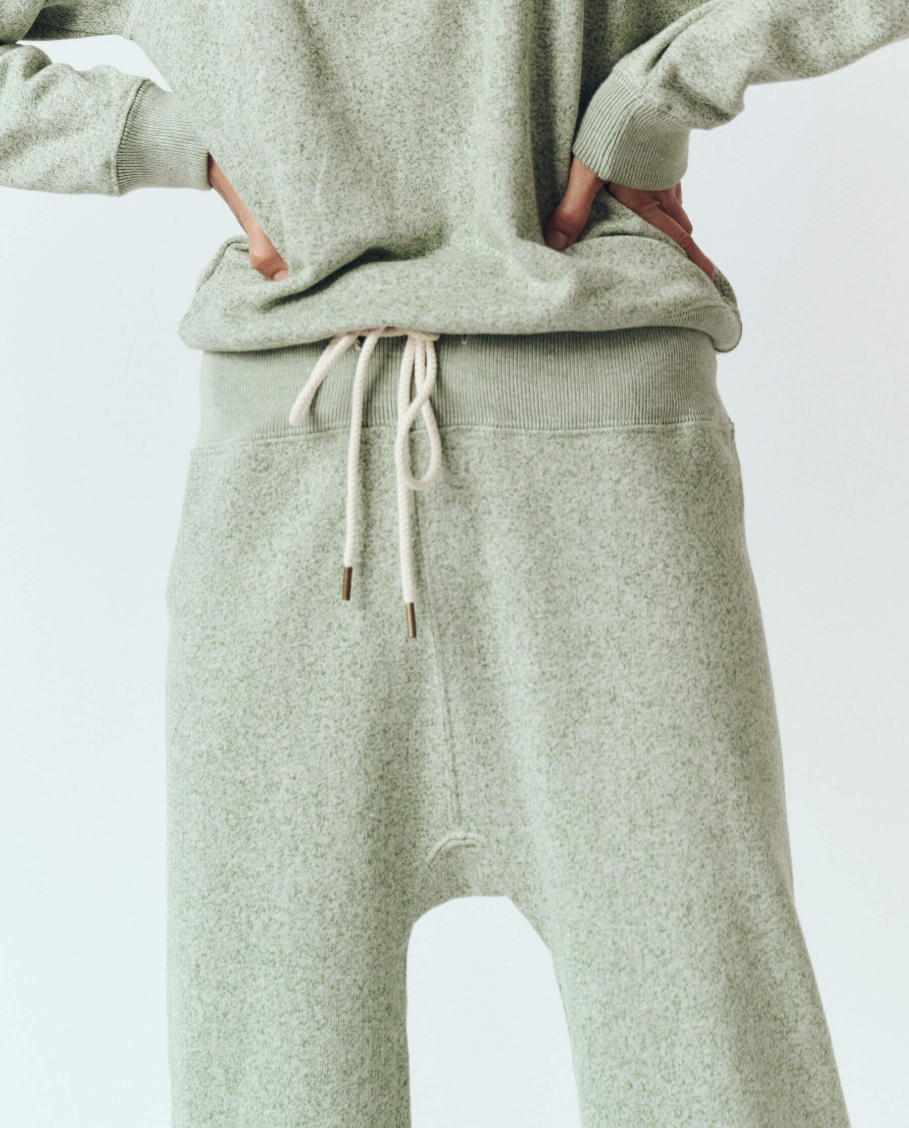 The Relay Sweatpant. -- Heathered Bright Pine SWEATPANTS THE GREAT. SP24 PRESSED CREASE + FLEECE