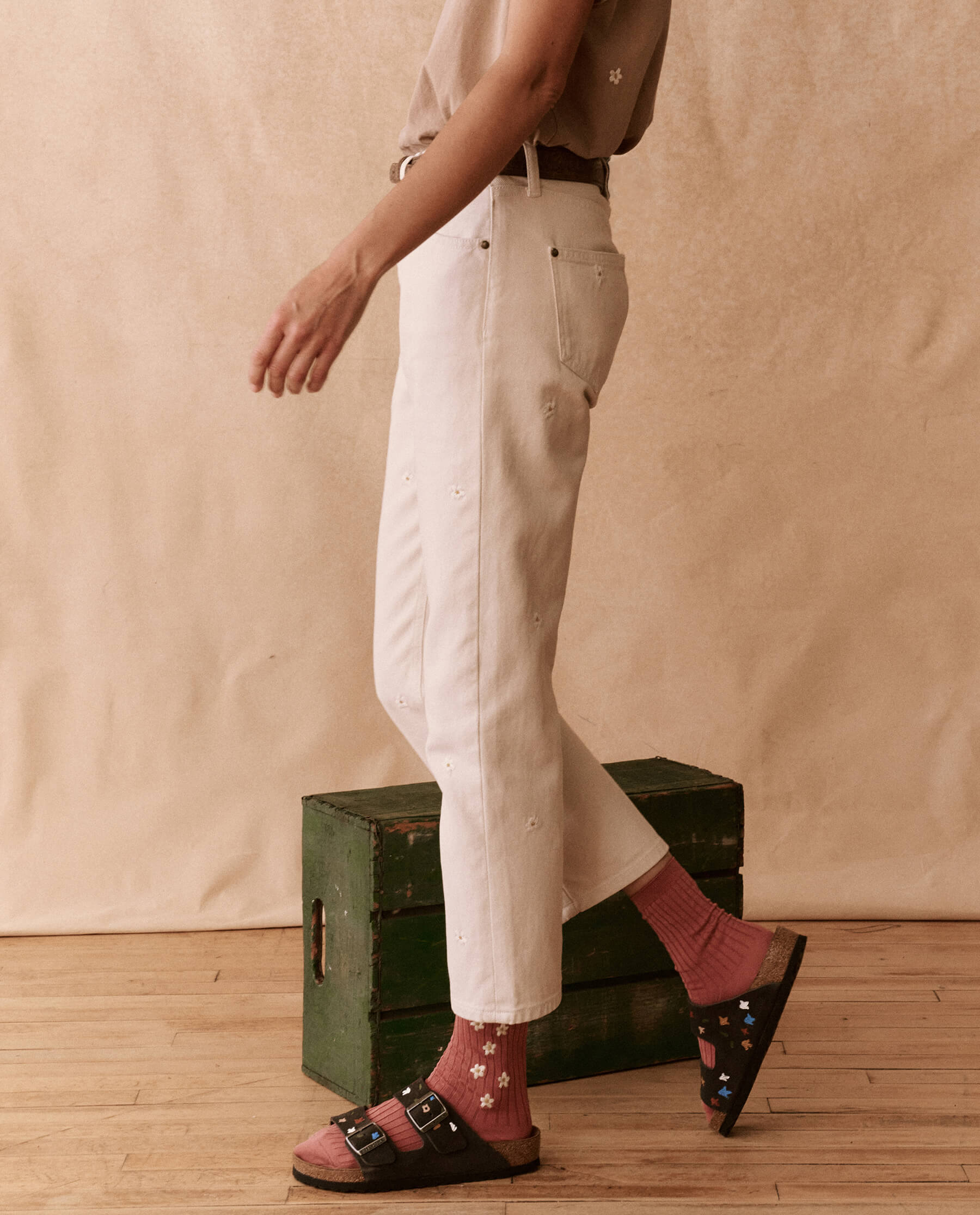 The Embroidered Daisy Wayne Jean.. -- Natural with Embroidered Daisies DENIM BOTTOMS THE GREAT. SU24 BIRKENSTOCK