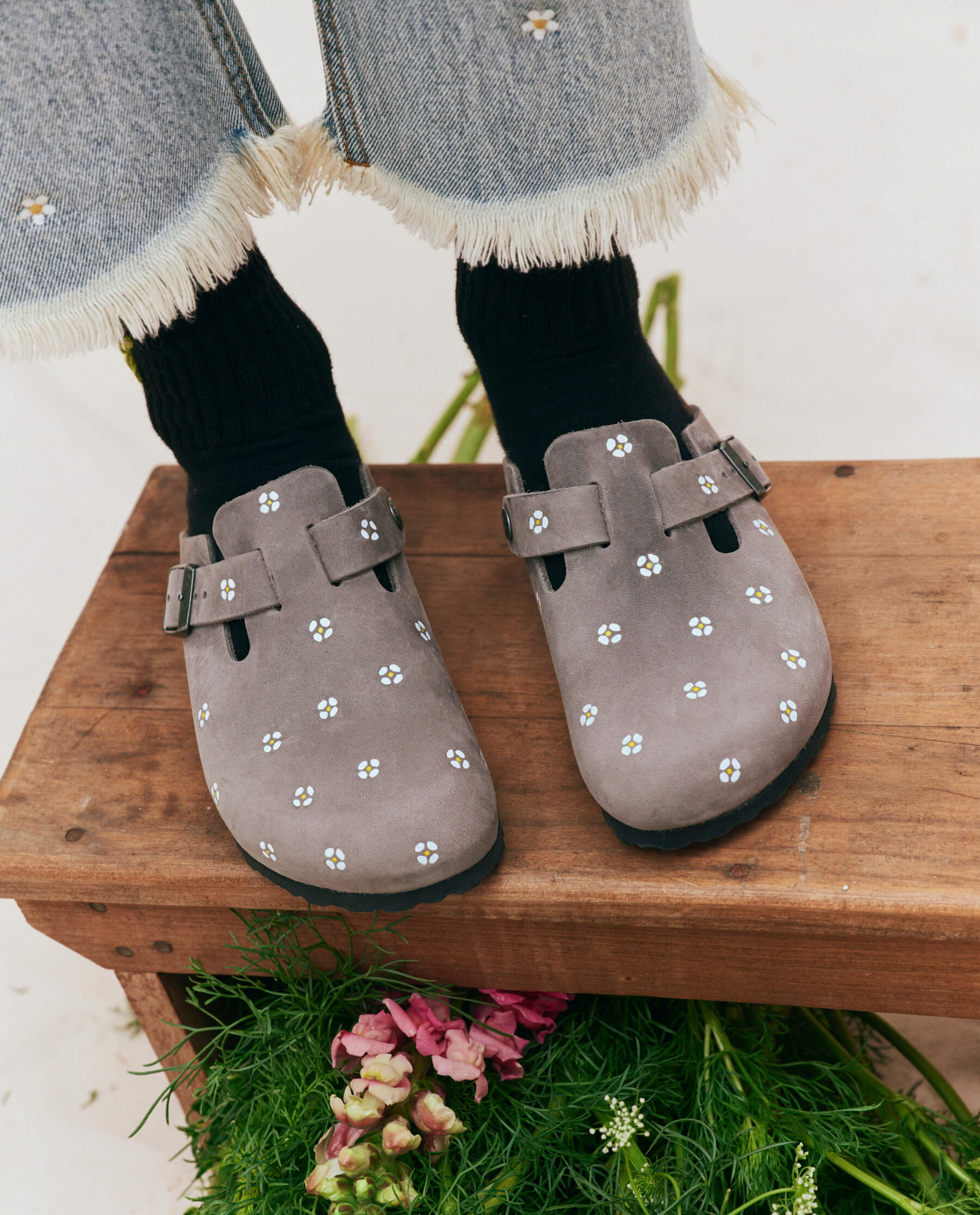 BIRKENSTOCK Boston with Hand Painted Tooled Daisy. -- Iron Oiled Leather with Cream