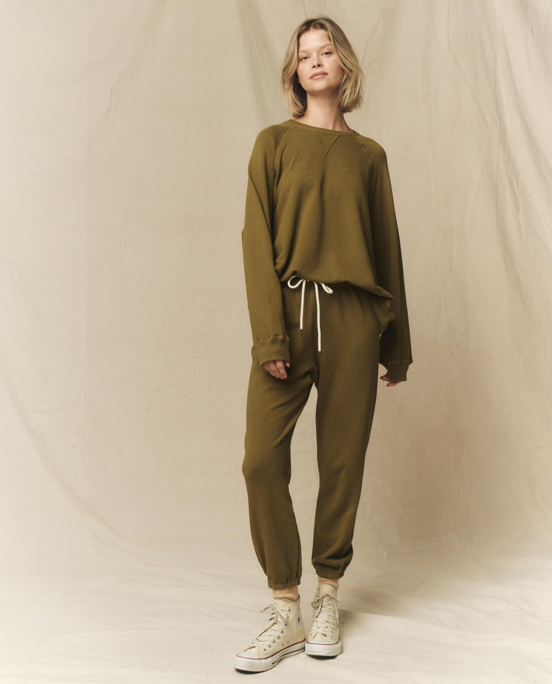 The Slouch Sweatshirt. Solid -- Fir Green SWEATSHIRTS THE GREAT. FALL 23 KNITS