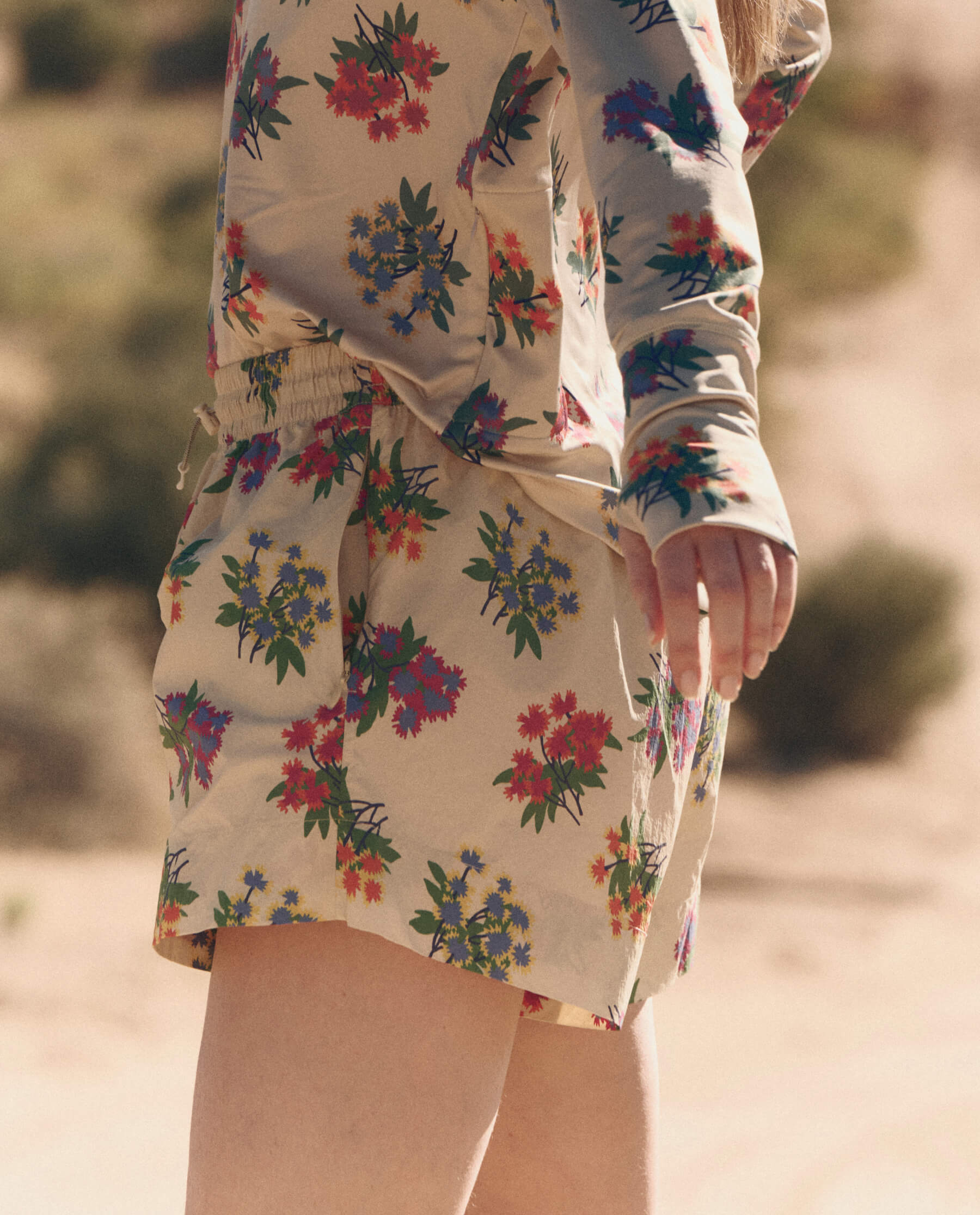 The Rover Short. -- Pale Khaki Palisade Floral SHORTS THE GREAT. SP24 TGO