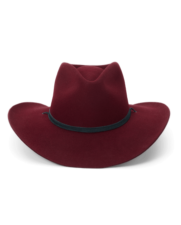 Sure! Here’s a rewritten version of your sentence using the provided product data: The Ridge Hat in maroon by THE GREAT. F26 STETSON is a limited-edition wide-brimmed cowboy hat, expertly crafted from premium wool felt and finished with a sleek black hatband. Displayed on a white background, this western hat is perfect for making a stylish statement.