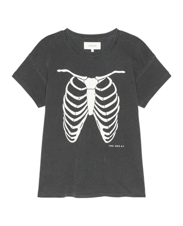 Introducing THE GREAT. The Boxy Crew w/ Skeleton Graphic in Washed Black—this relaxed-fit t-shirt showcases a bold white ribcage print on the front, finished with signature “THE GREAT” text at the lower right, making it an effortlessly cool choice for fans of vintage-inspired tees.