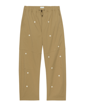 THE GREAT. SP26 TGO The Embroidered Outpost Pant in khaki with cream daisy embroidery features an elastic waistband, drawstring, and side pockets.