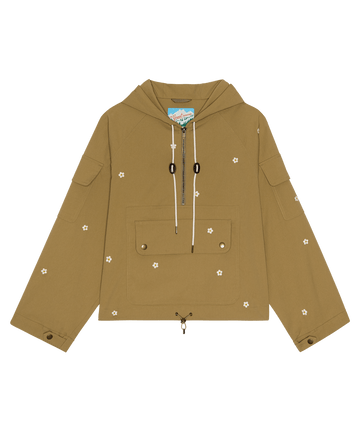 The Embroidered Cropped Trailhead Pullover by THE GREAT. SP26 TGO features a khaki hue, hood, front pocket, white drawstrings, side flap pockets, buttoned cuffs, and daisy embroidery throughout.