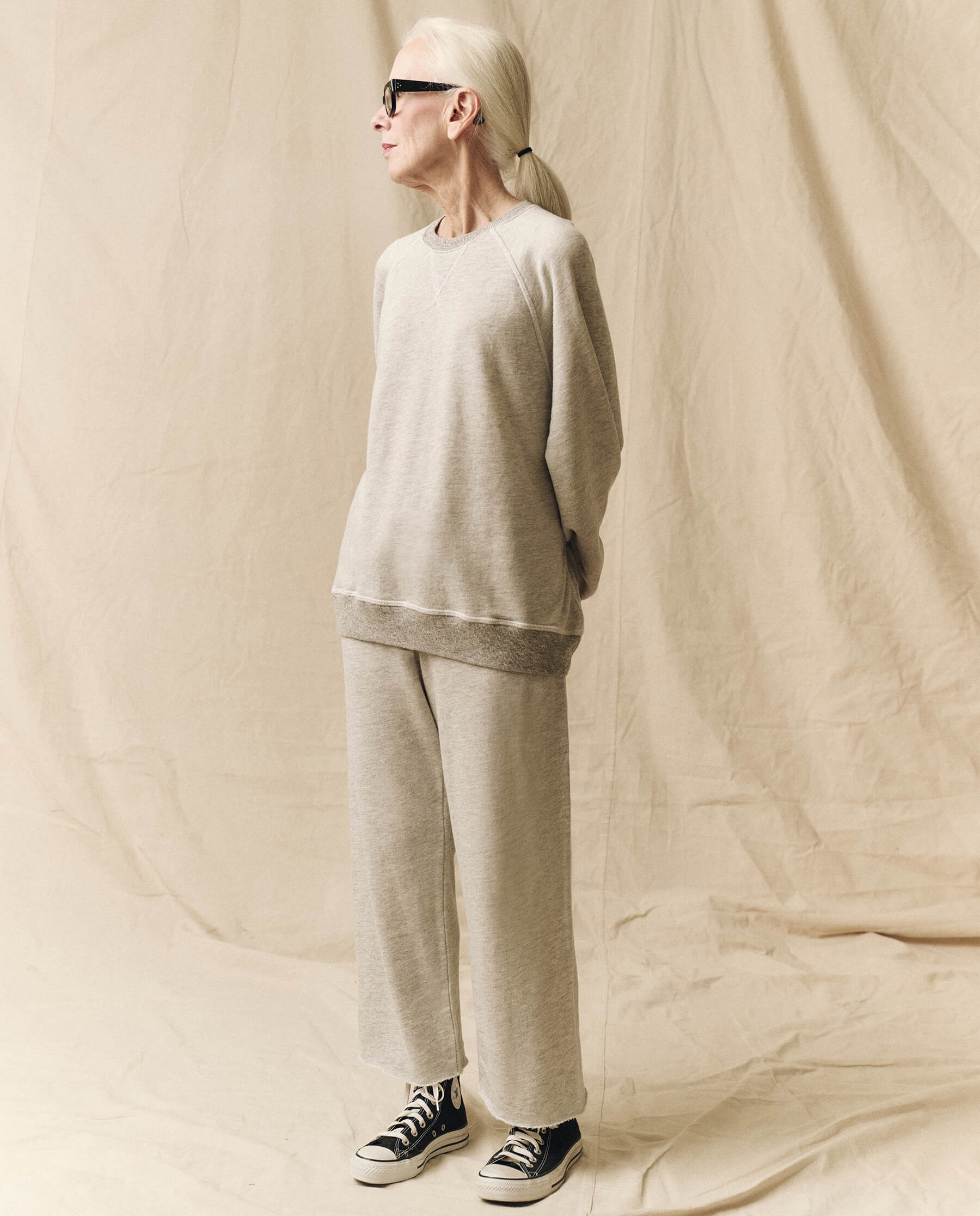 The Slouch Sweatshirt. Solid -- Soft Heather Grey SWEATSHIRTS THE GREAT. FALL 23 SOFT HEATHER GREY
