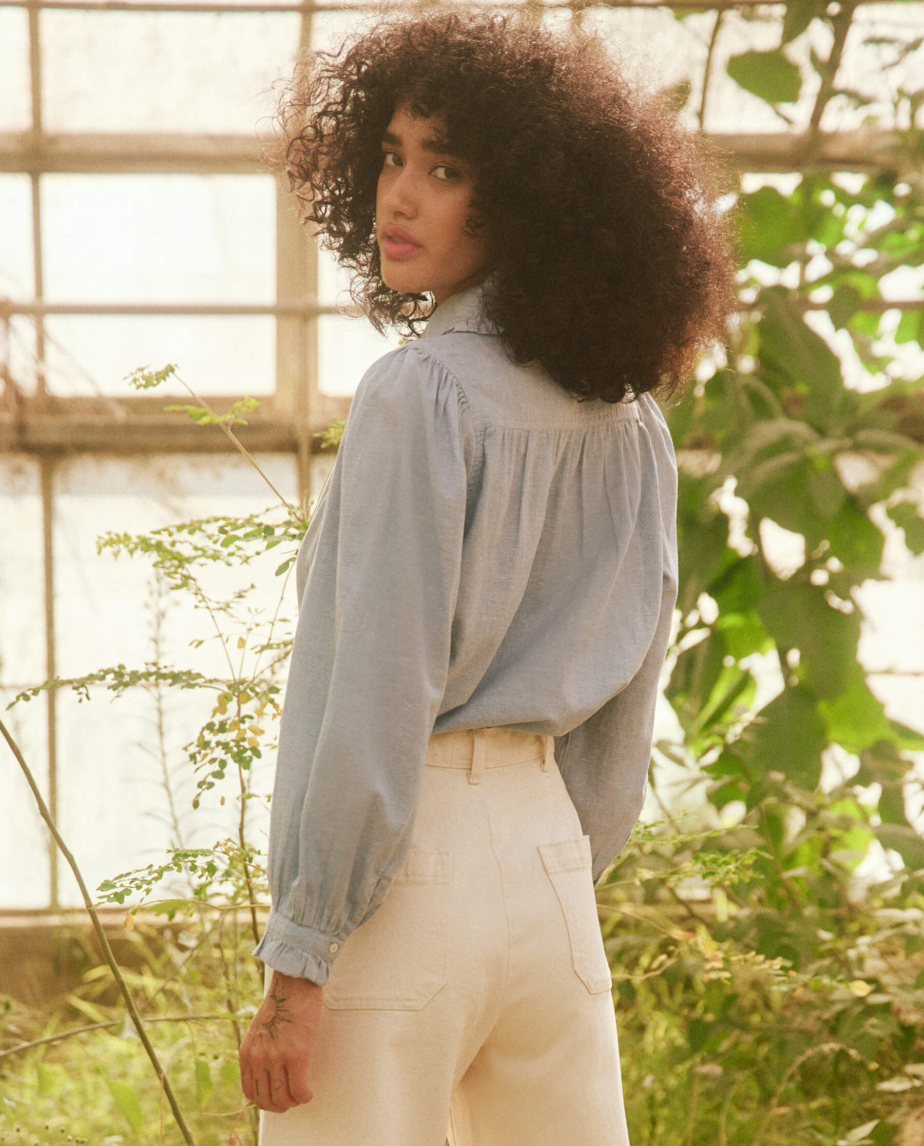 The Hemmingway Top. -- Light Chambray SHIRTS THE GREAT. SP23 D1
