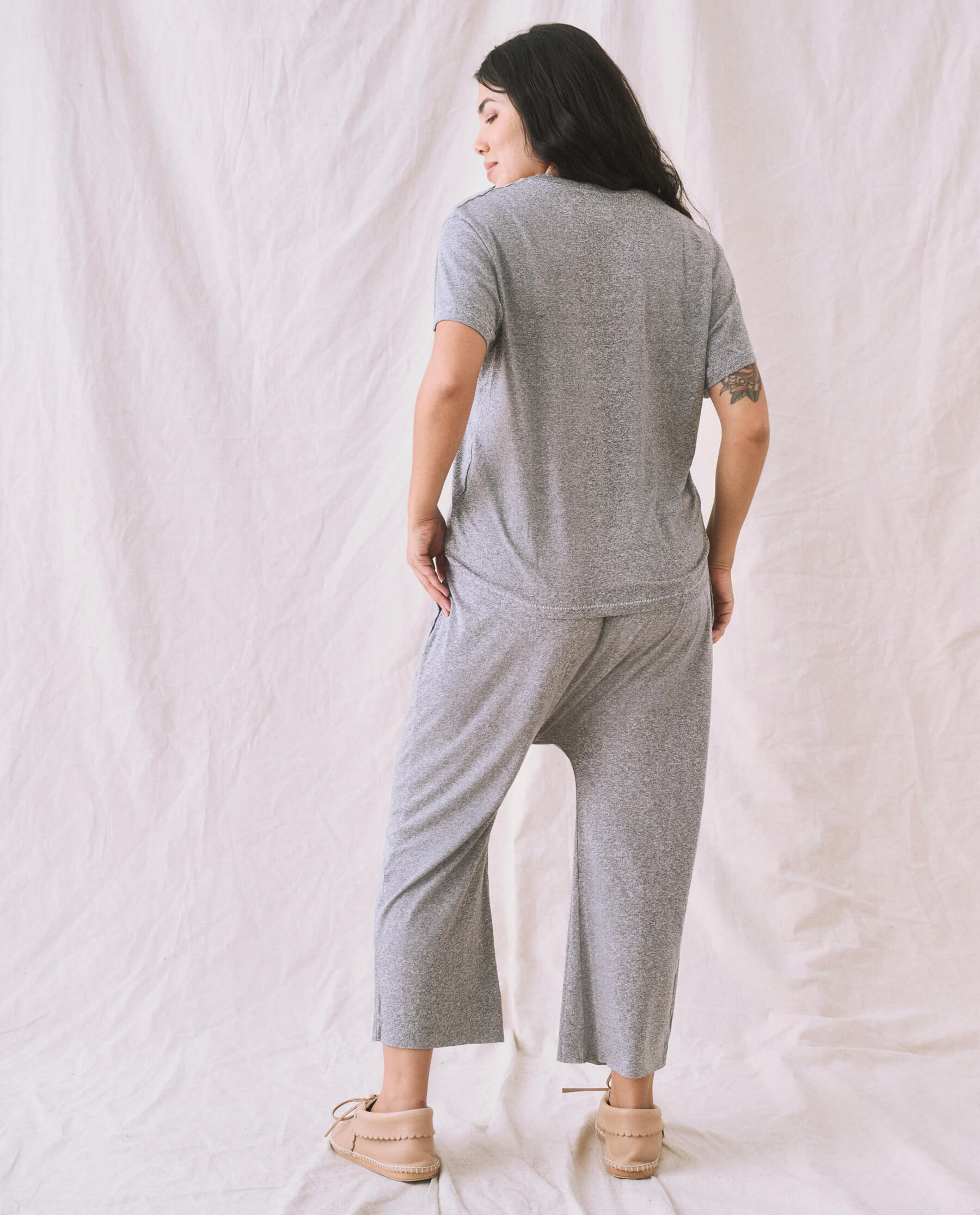 The Jersey Crop. -- Heather Grey SWEATPANTS THE GREAT. CORE KNITS