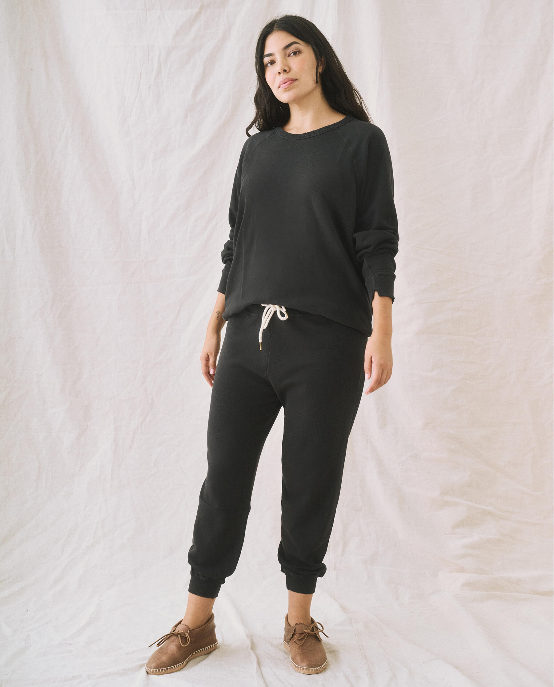 The Cropped Sweatpant. Solid -- Almost Black SWEATPANTS THE GREAT. CORE KNITS