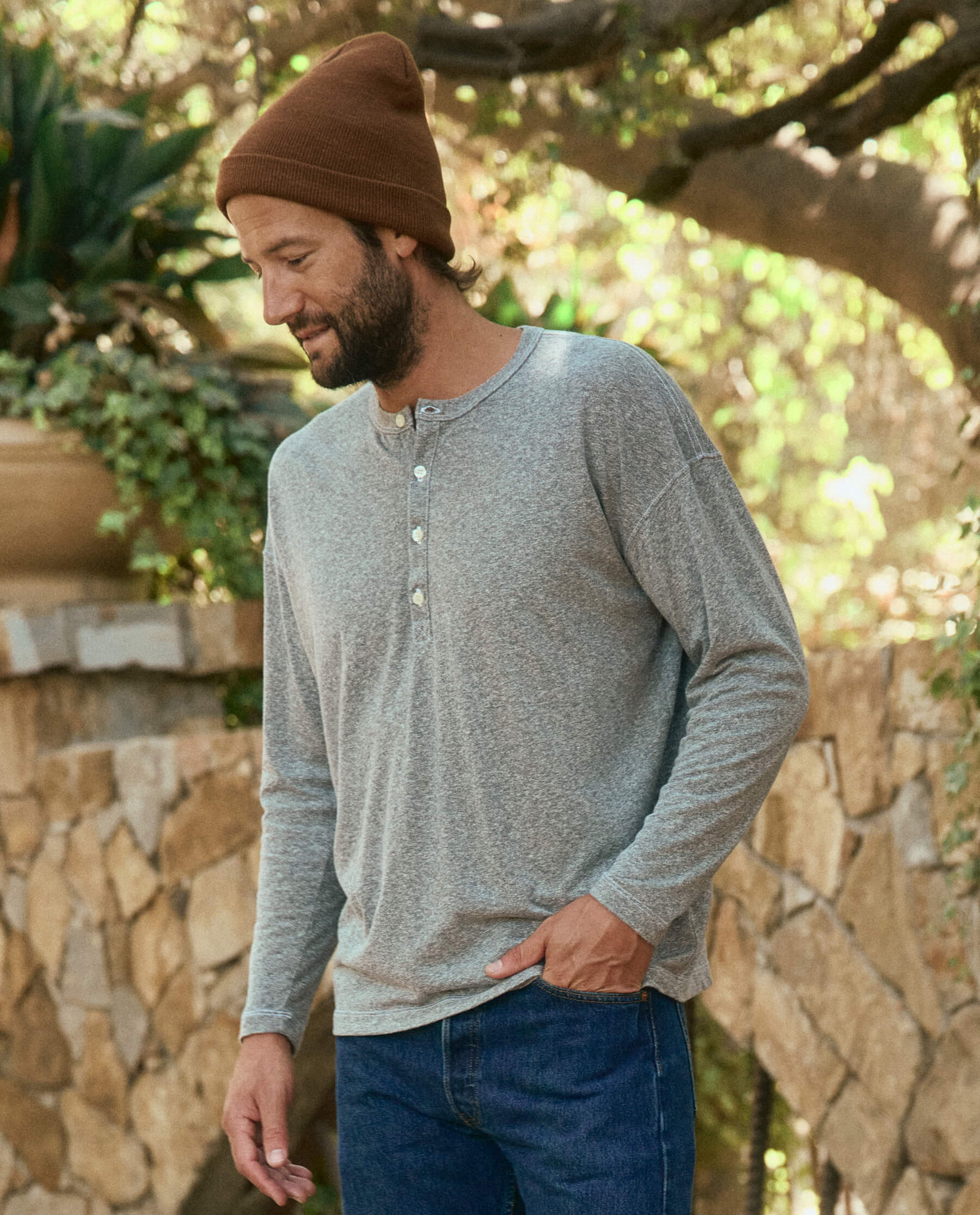 The Men's Slouch Henley. -- Heather Grey TEES THE GREAT. HOL 22 MEN