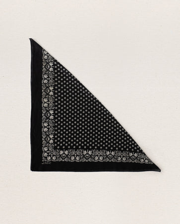 bandana_black_daisy_450x450.