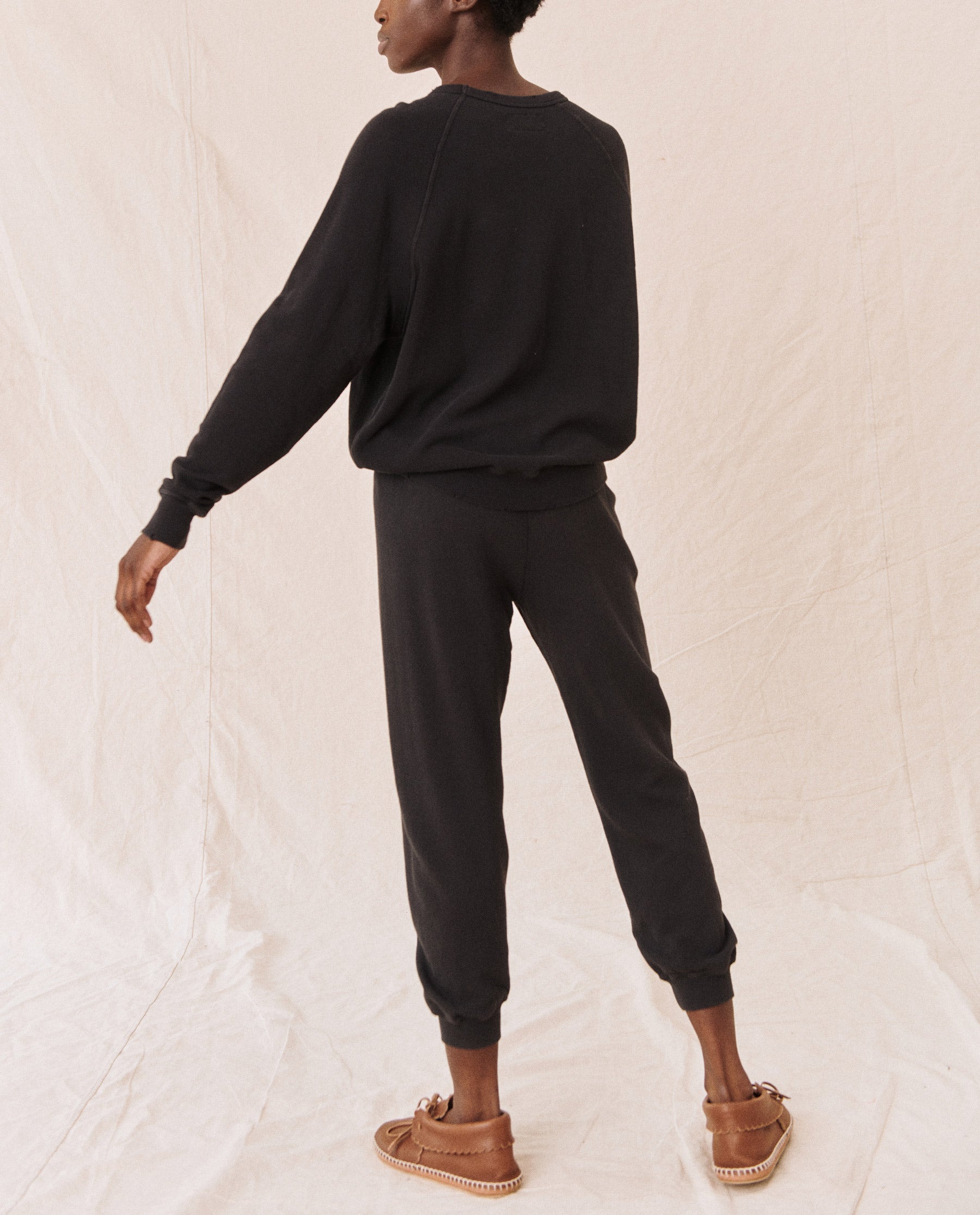The Cropped Sweatpant. Solid -- Almost Black SWEATPANTS THE GREAT. CORE KNITS