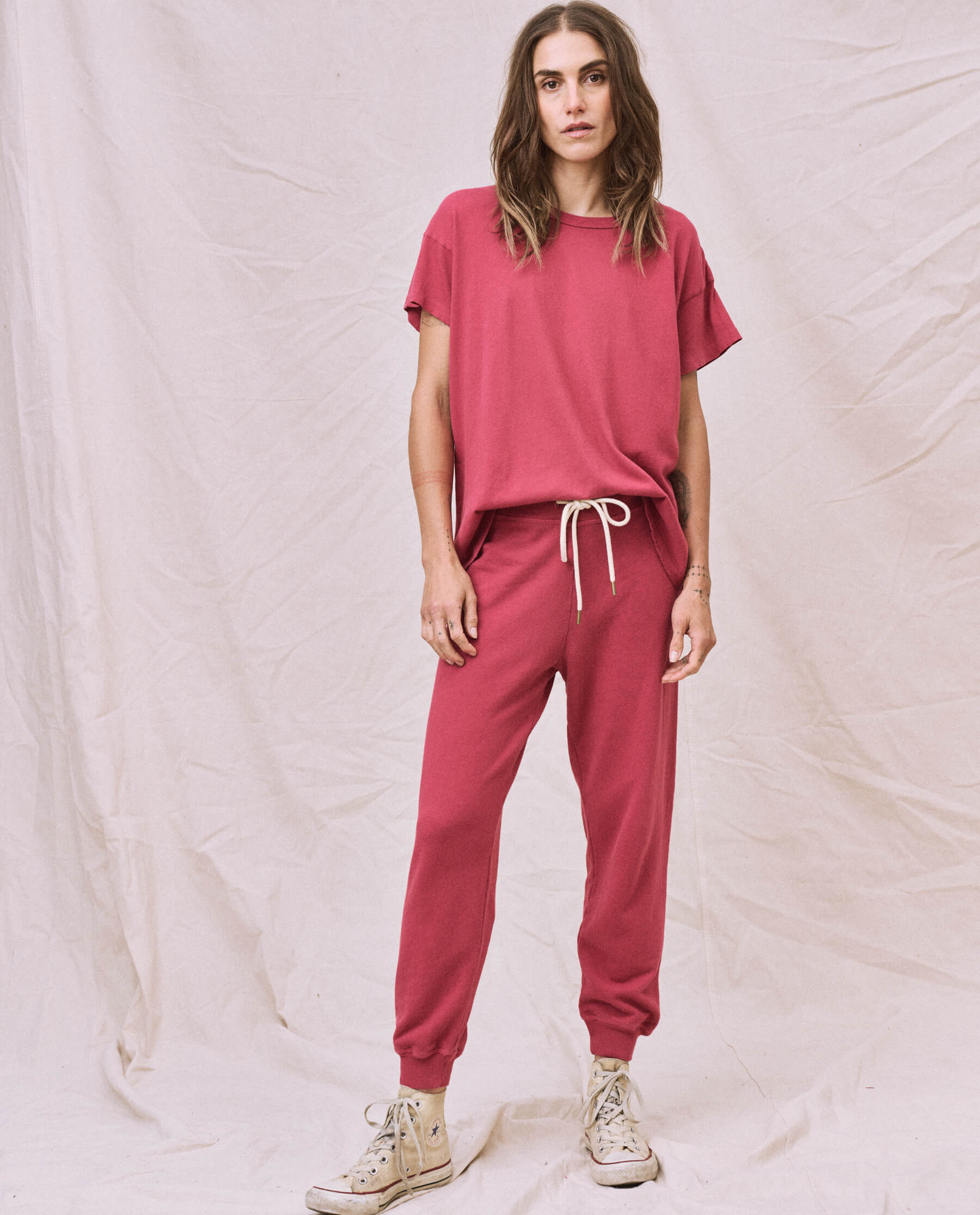 The Cropped Sweatpant. Solid -- Sweet Plum SWEATPANTS THE GREAT. FALL 22 KNITS
