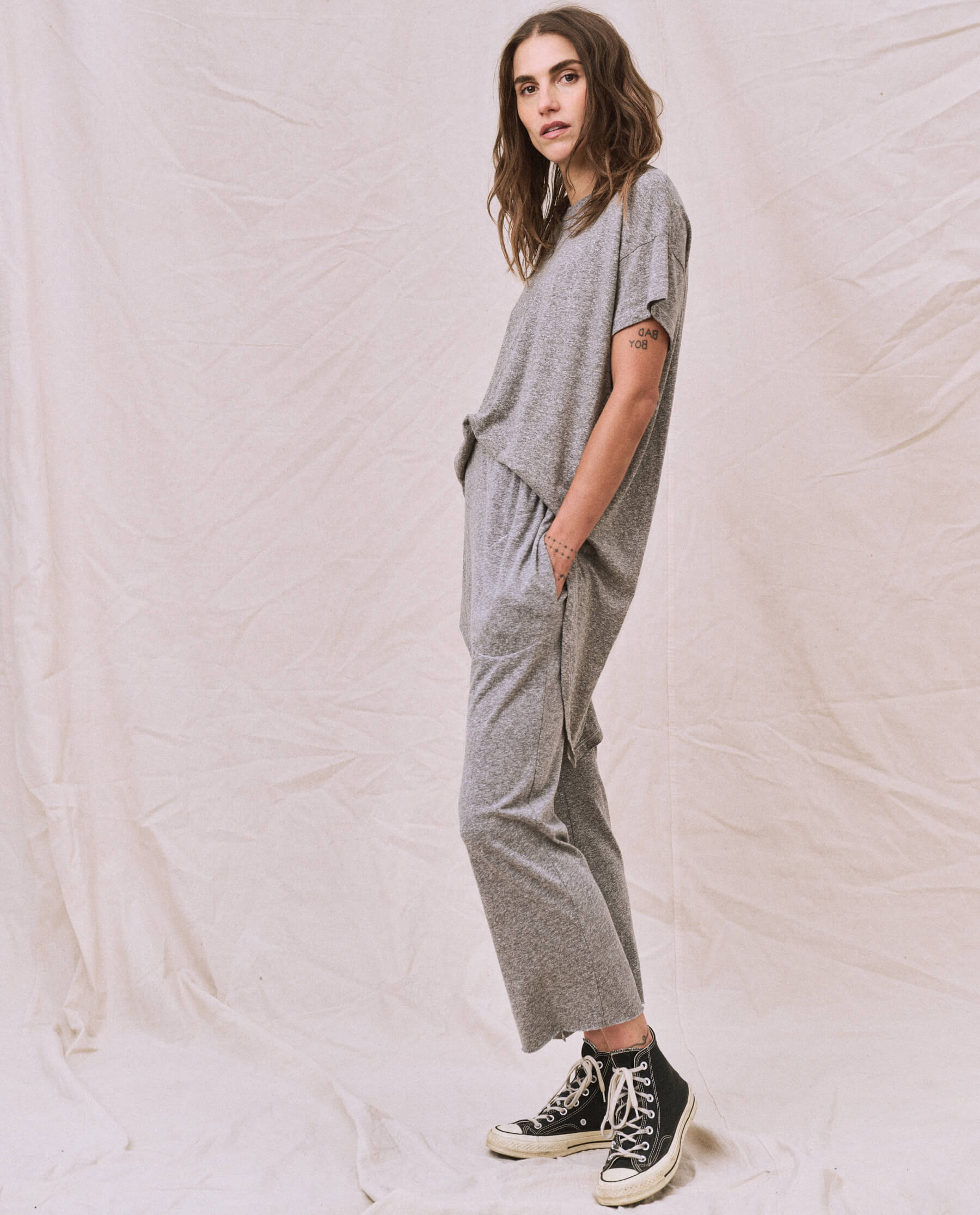 The Shirttail Tee. -- Heather Grey TEES THE GREAT. CORE KNITS