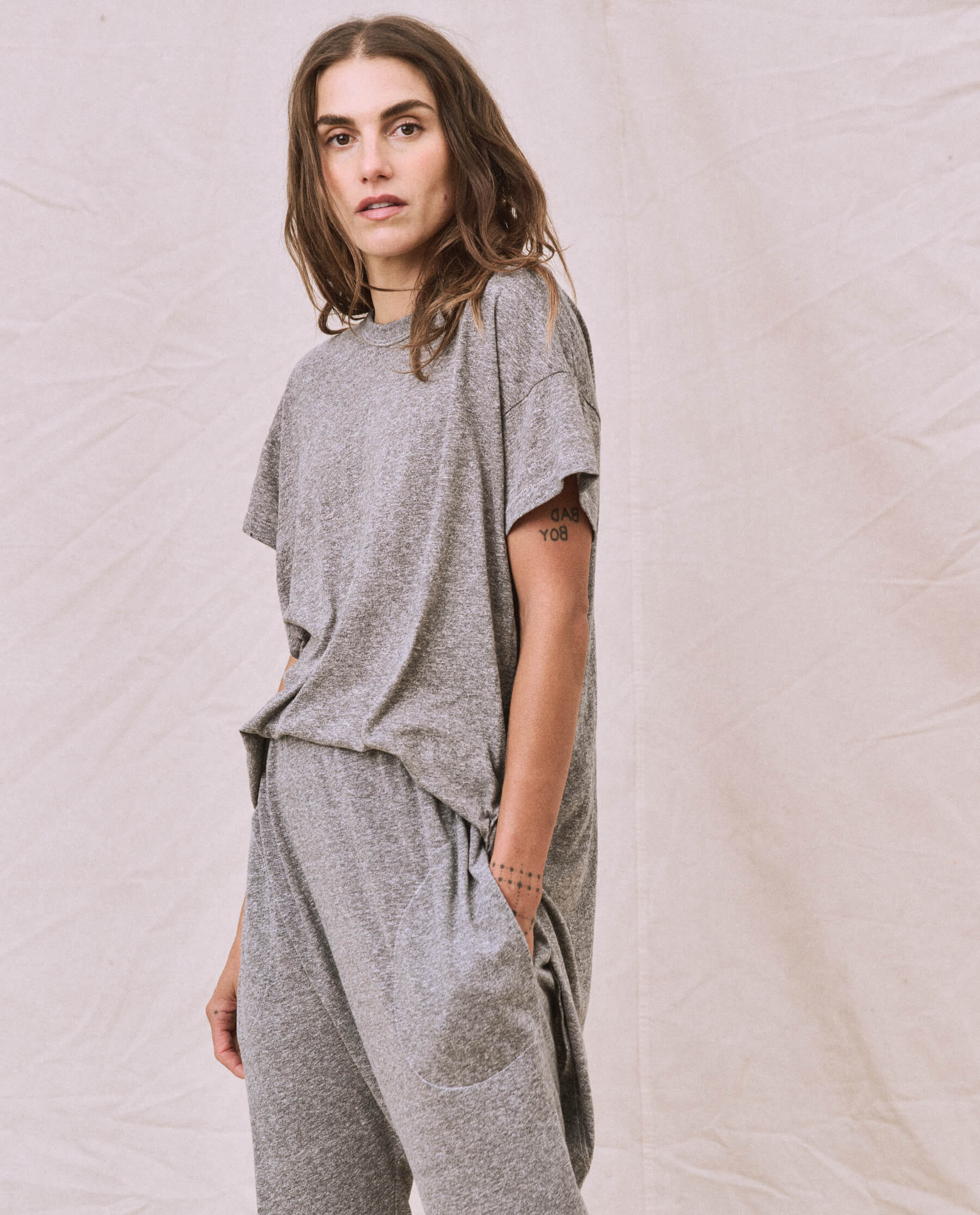 The Shirttail Tee. -- Heather Grey TEES THE GREAT. CORE KNITS
