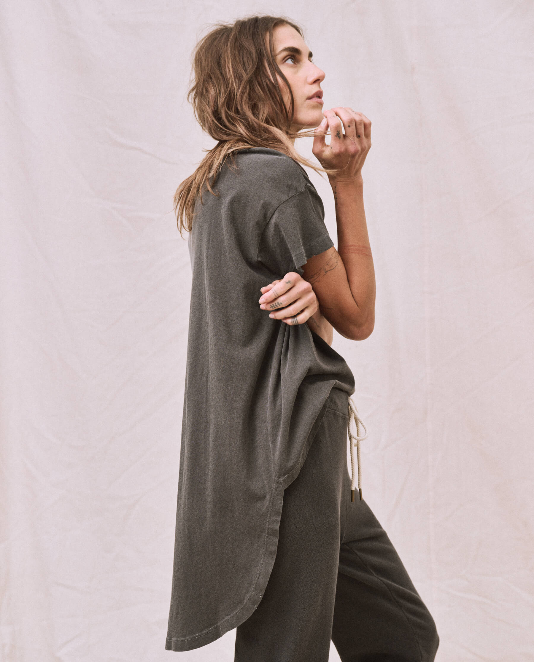 The Shirttail Tee. -- Washed Black TEES THE GREAT. CORE KNITS