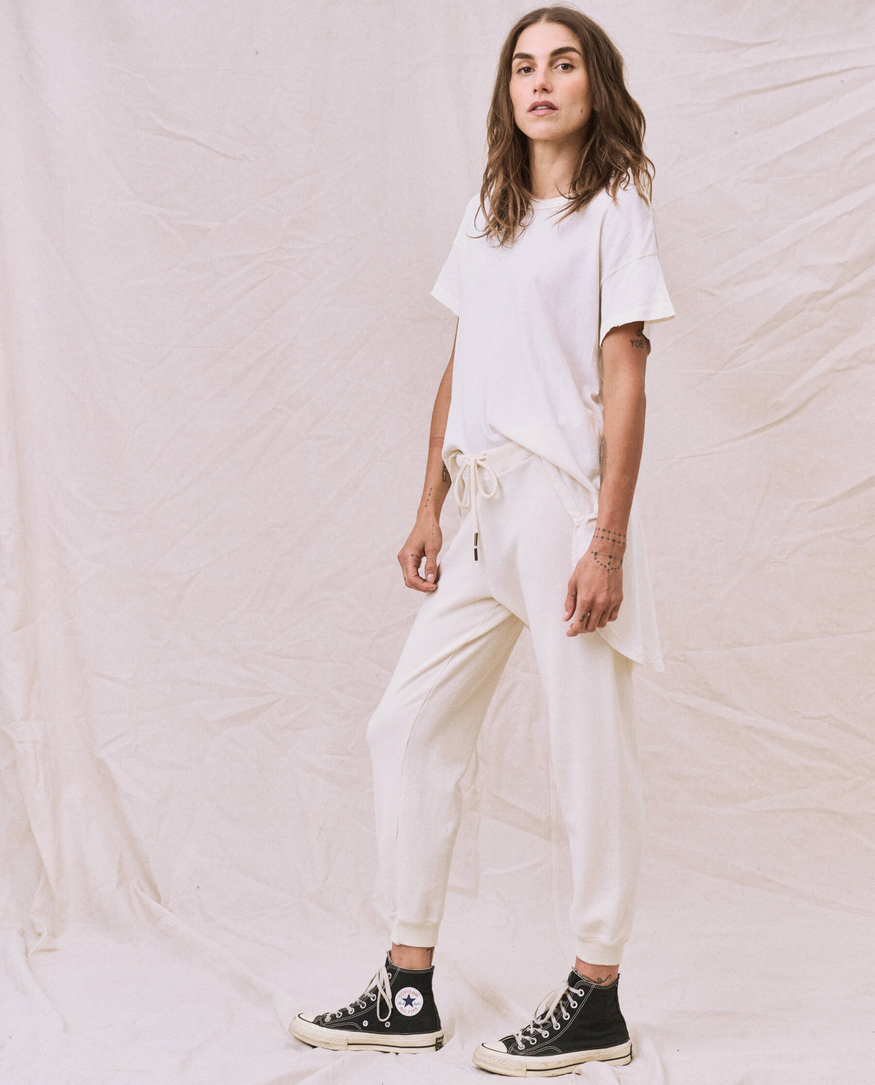 The Shirttail Tee. -- Washed White TEES THE GREAT. CORE KNITS
