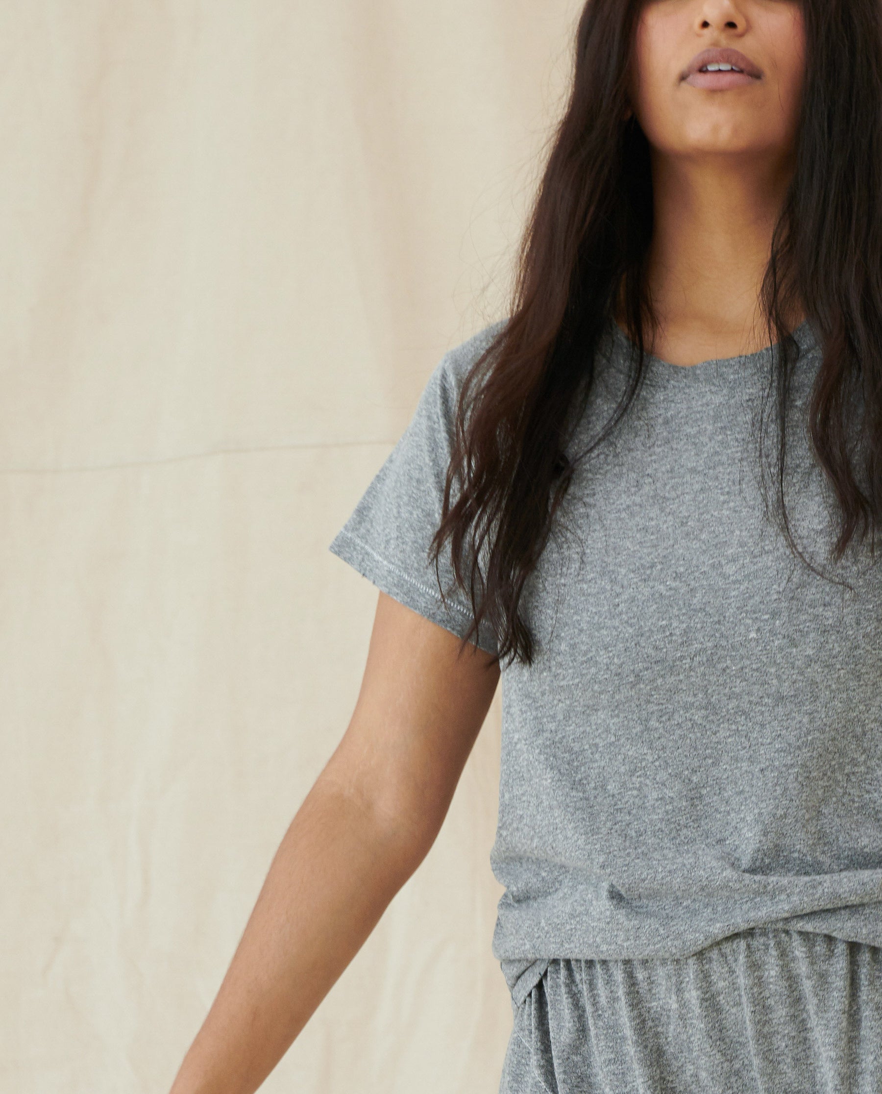 The Slim Tee. - Grey GREAT. THE Heather – - The