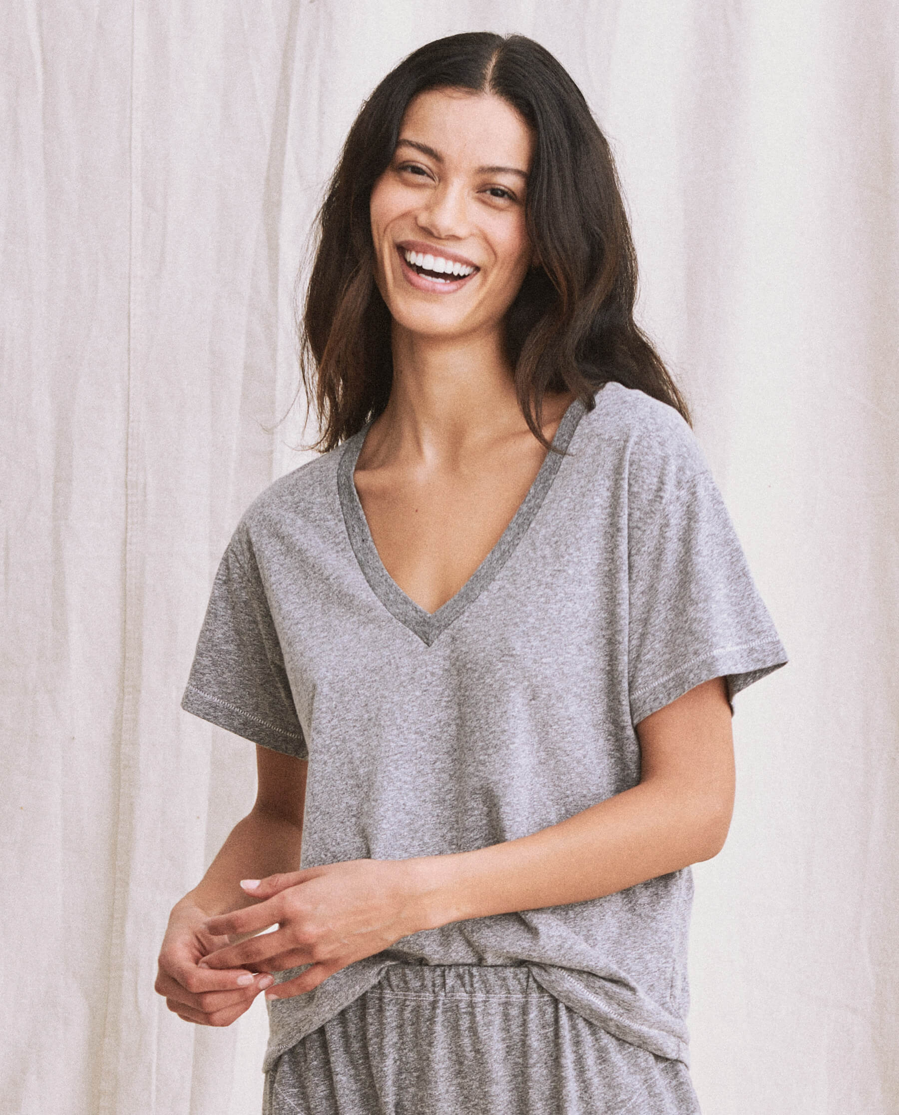The V-Neck Tee. -- Heather Grey TEES THE GREAT. SP22 APRILCAP